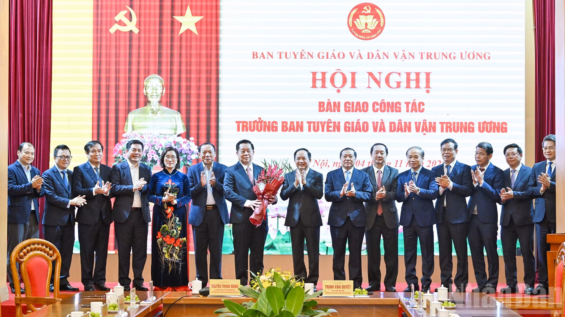 [Foto] Reunión de traspaso de cargo de jefe de la Comisión de Propaganda y Movilización de Masas del Comité Central del PCV