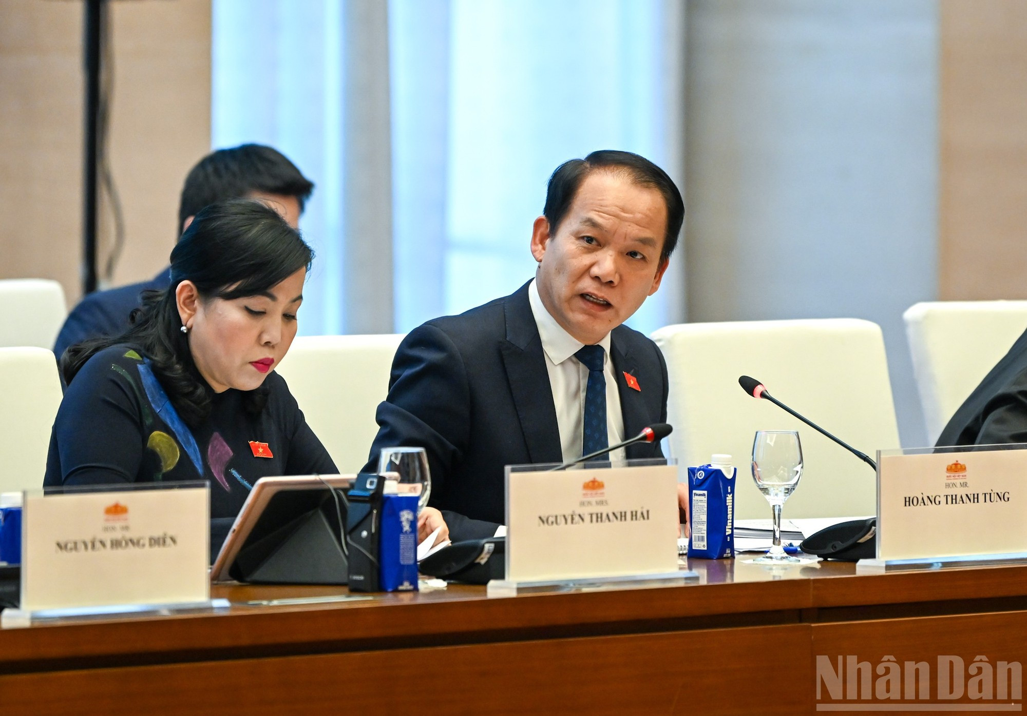 El jefe de la Comisión de Asuntos Jurídicos de la Asamblea Nacional, Hoang Thanh Tung, en la cita.