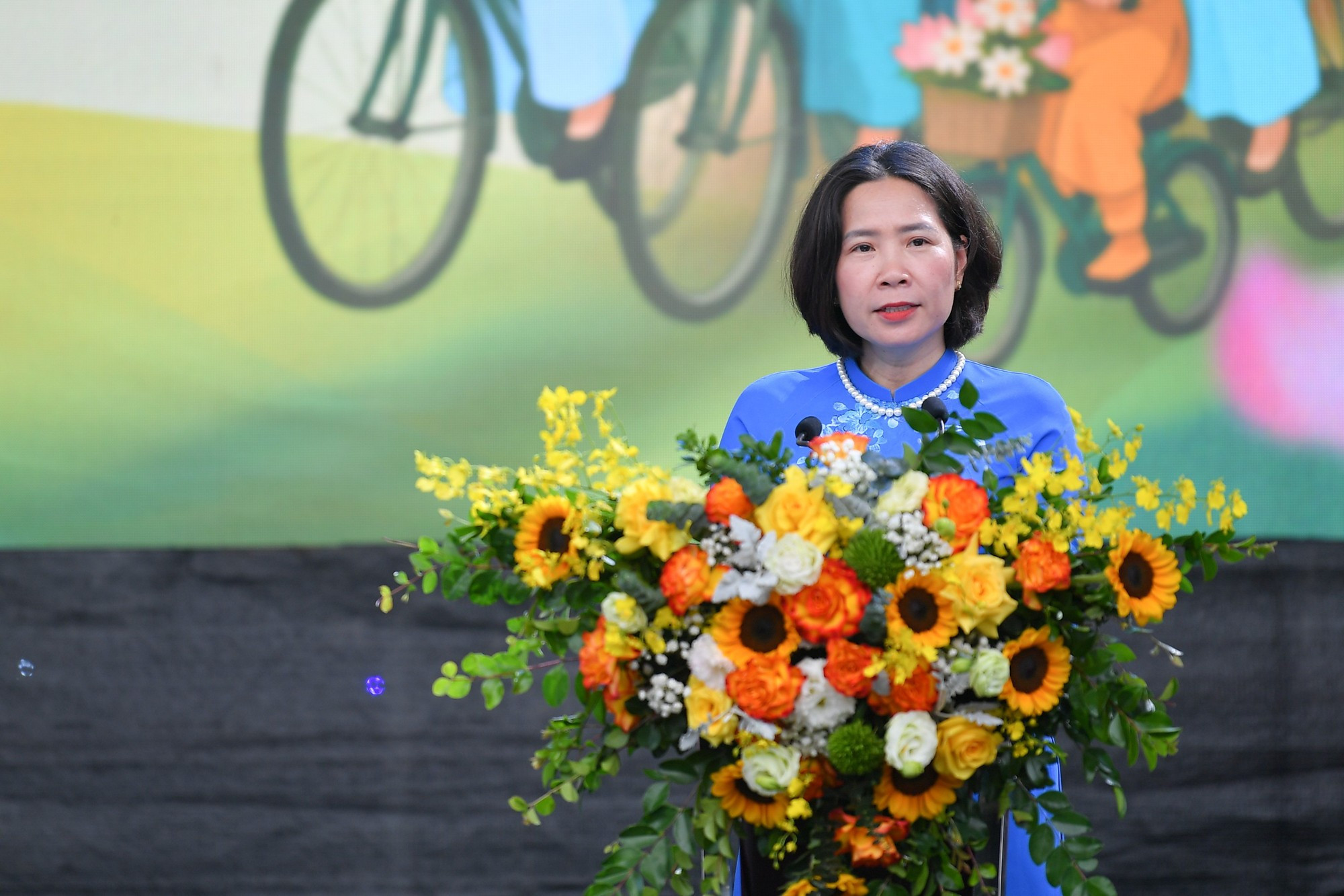 Le Kim Anh, presidenta de la Unión de Mujeres de Hanói, pronuncia el discurso de apertura del programa.