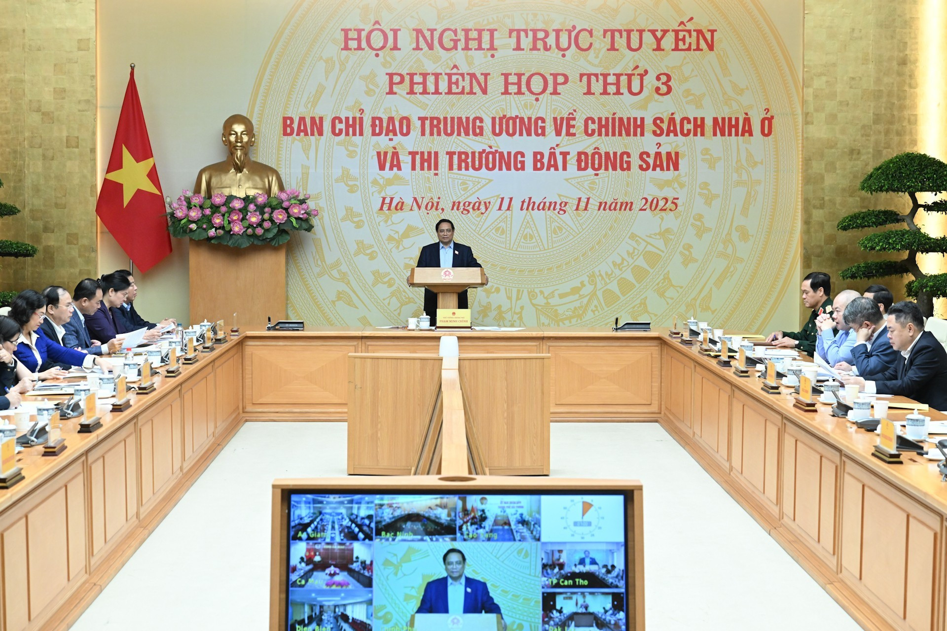 [Foto] Premier vietnamita preside reunión sobre políticas de vivienda y mercado inmobiliario