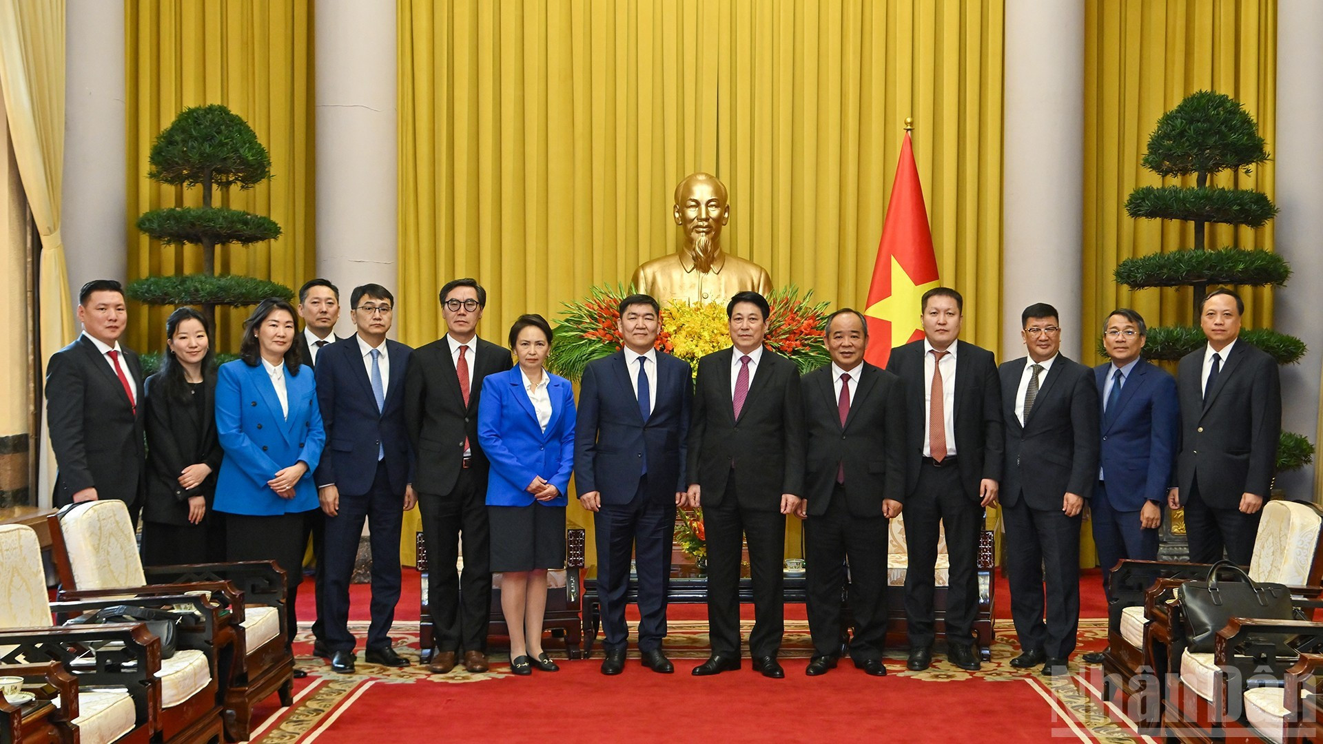 [Foto] Presidente de Vietnam recibe al titular del Tribunal Supremo de Mongolia
