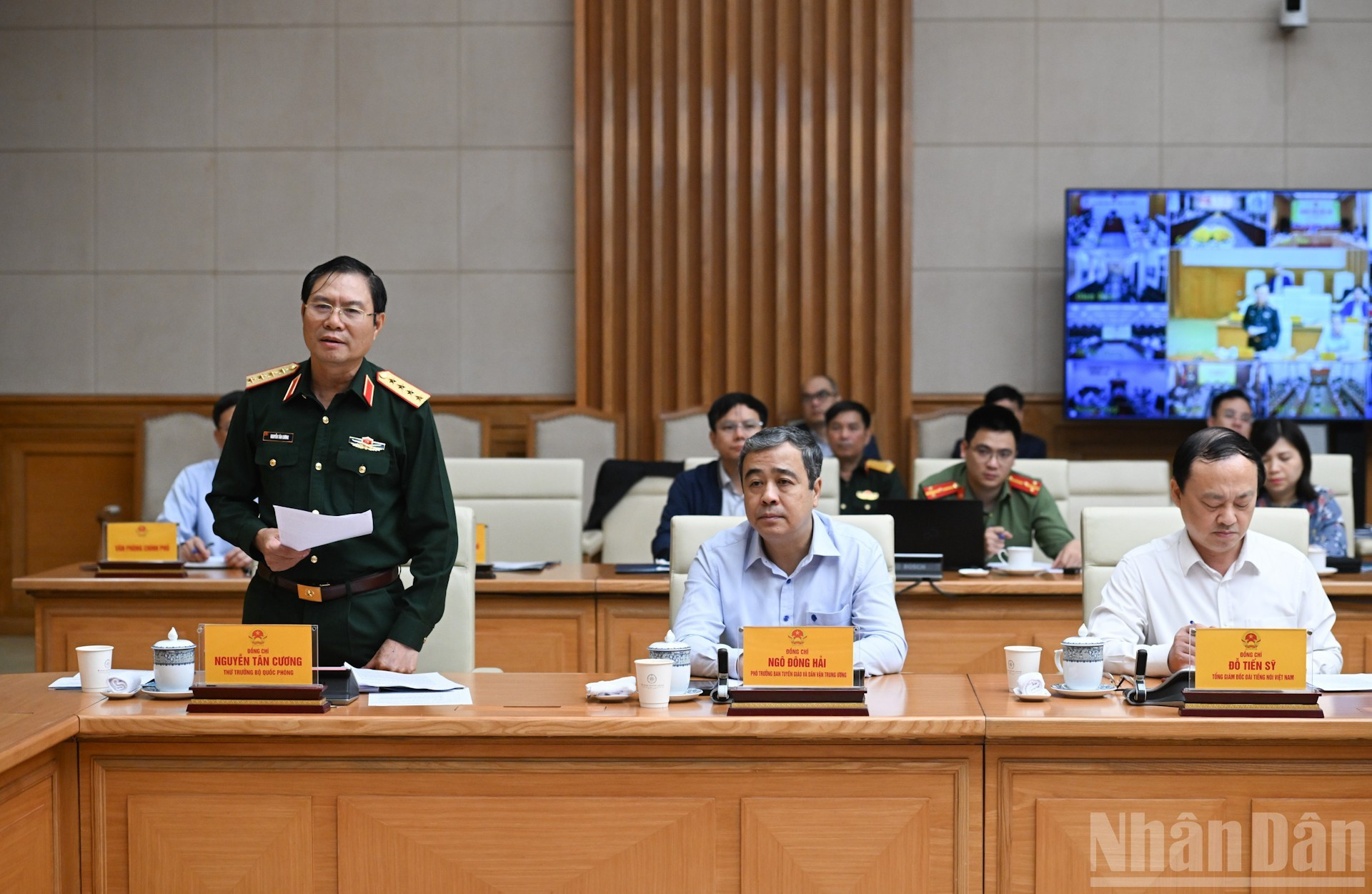 El general Nguyen Tan Cuong, jefe del Estado Mayor General del Ejército Popular de Vietnam y viceministro de Defensa, habla en el evento.