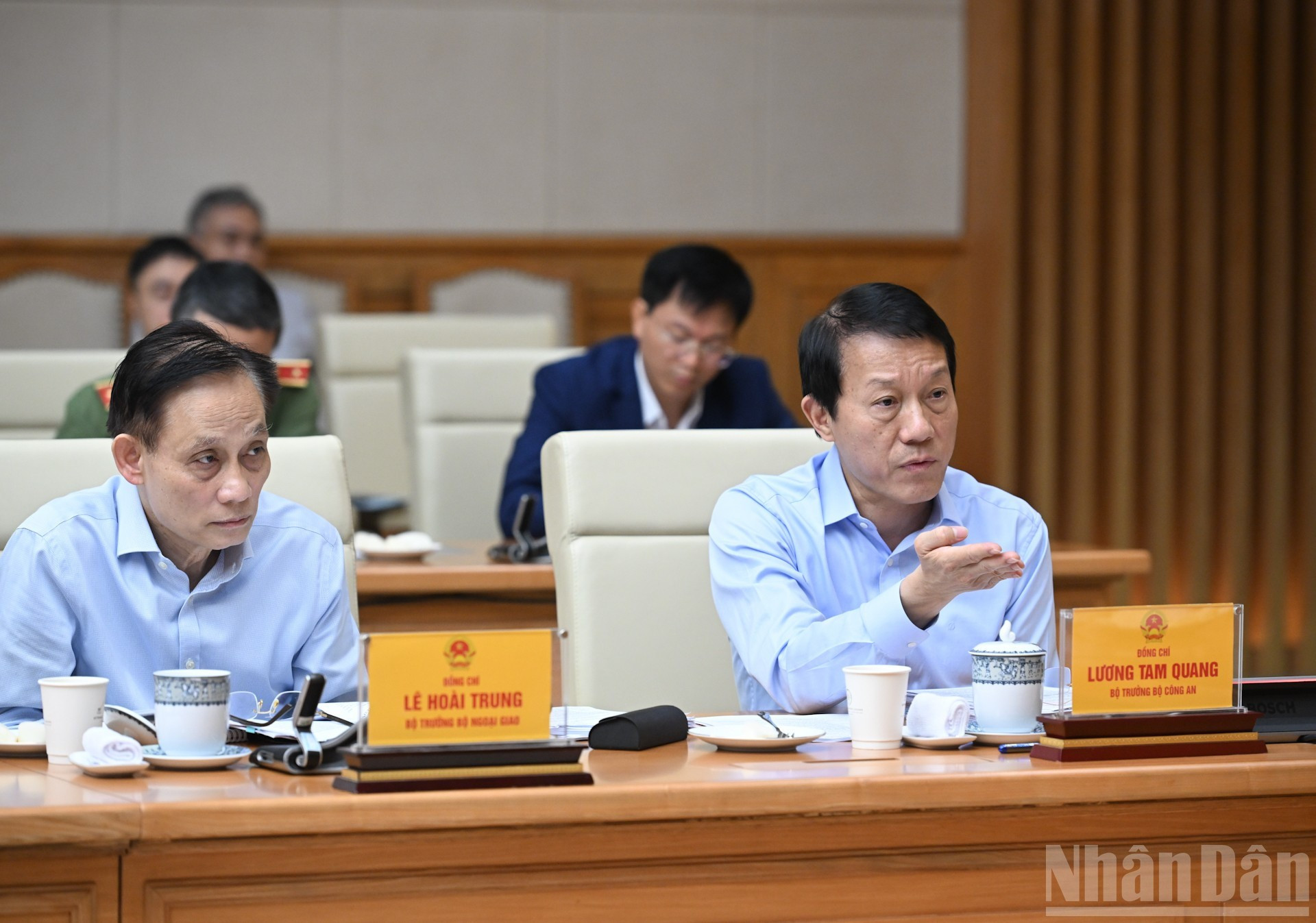 El general Luong Tam Quang, ministro de Seguridad Pública, habla en la sesión.