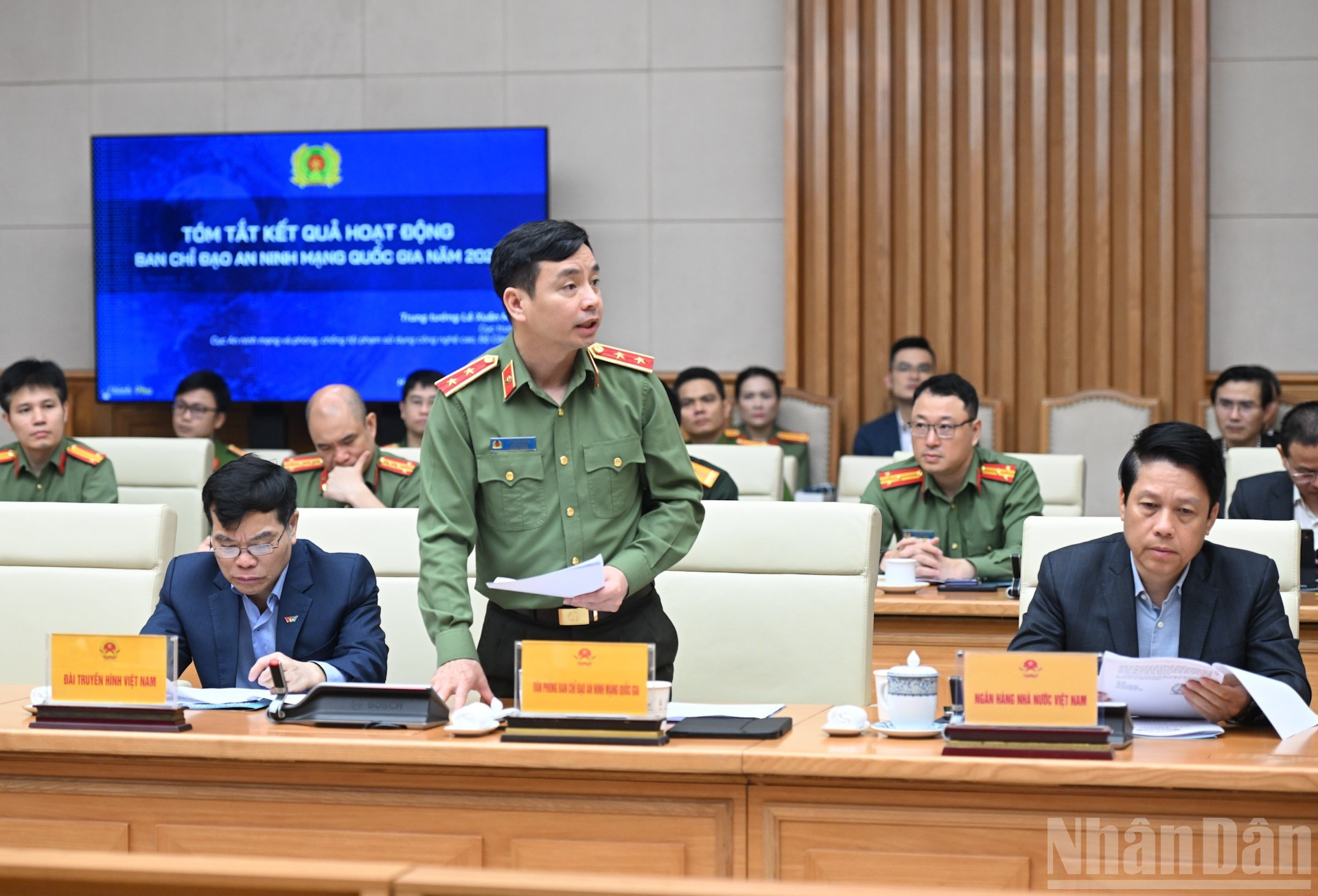 El representante del Departamento de Ciberseguridad y Prevención y Lucha contra los Delitos de Alta Tecnología, del Ministerio de Seguridad Pública, habla en la reunión.