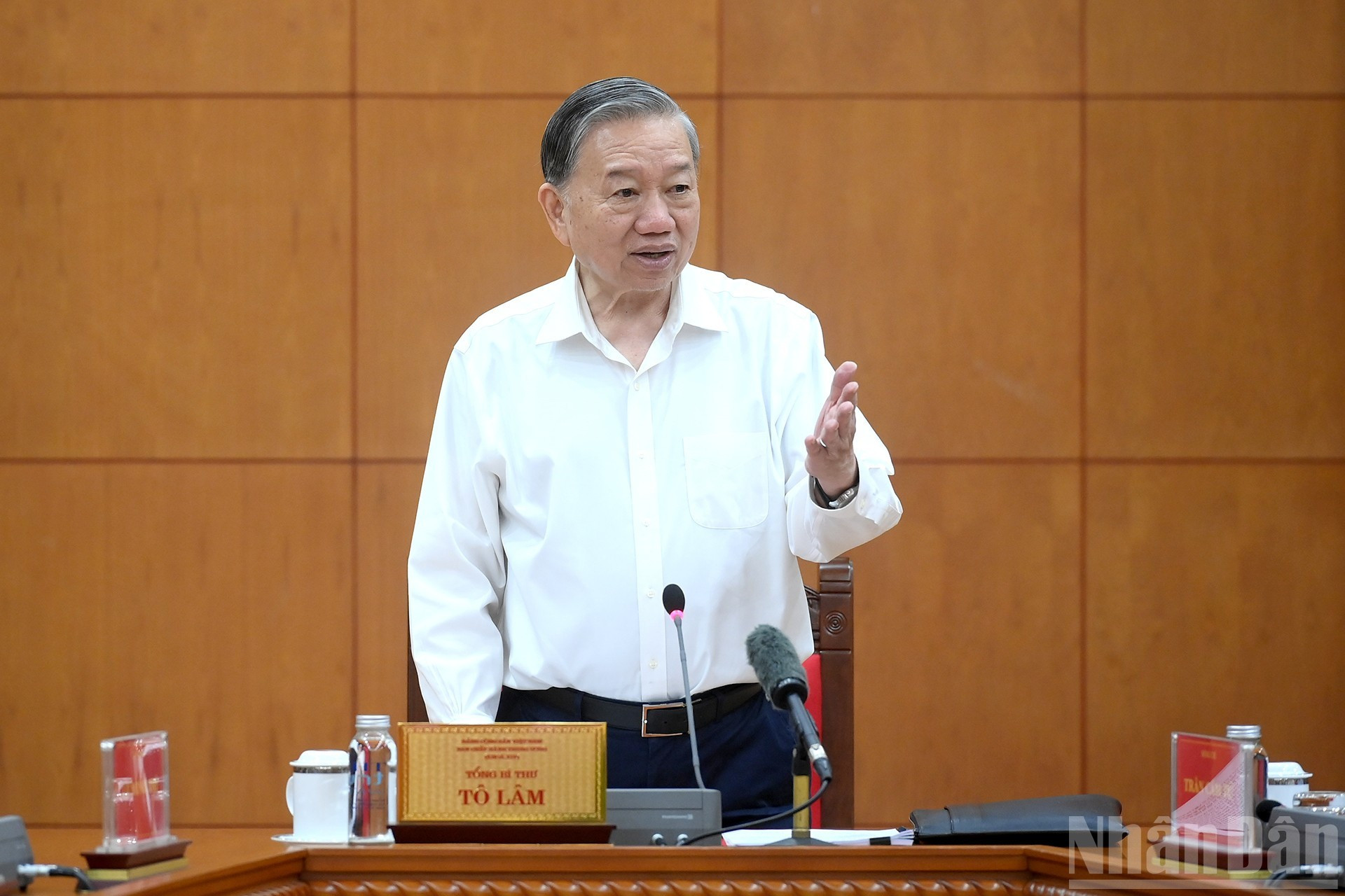 To Lam habla en el evento.