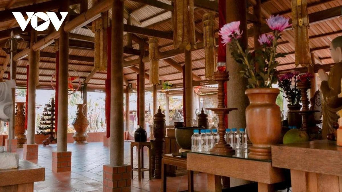 El salón principal es solemne, espacioso y a la vez acogedor.