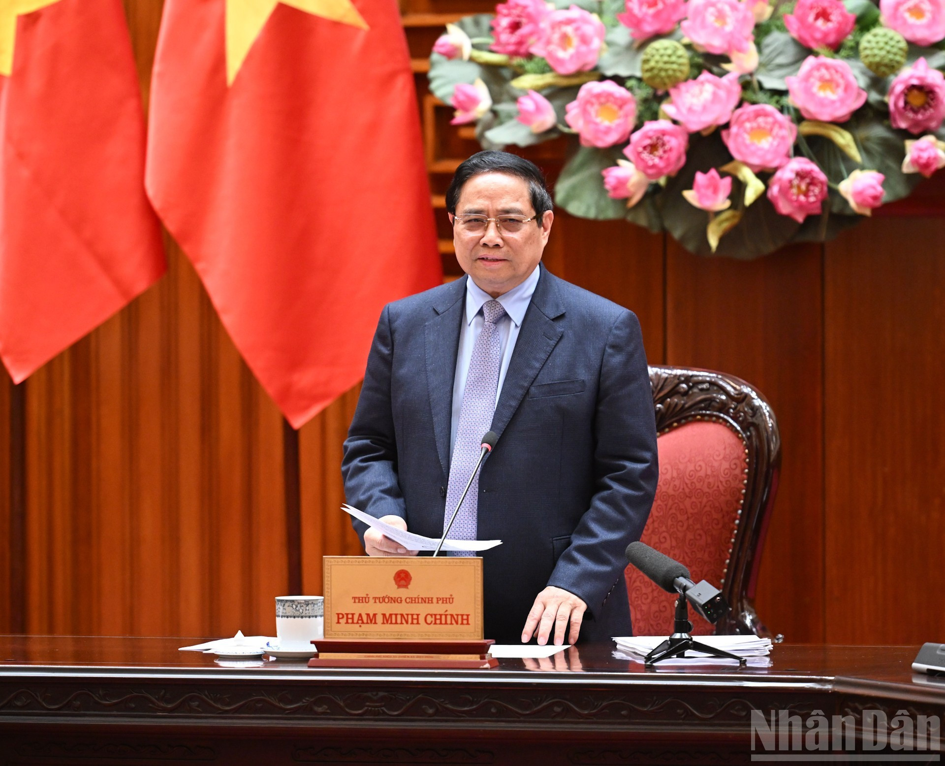 El primer ministro de Vietnam, Pham Minh Chinh, habla en el evento.