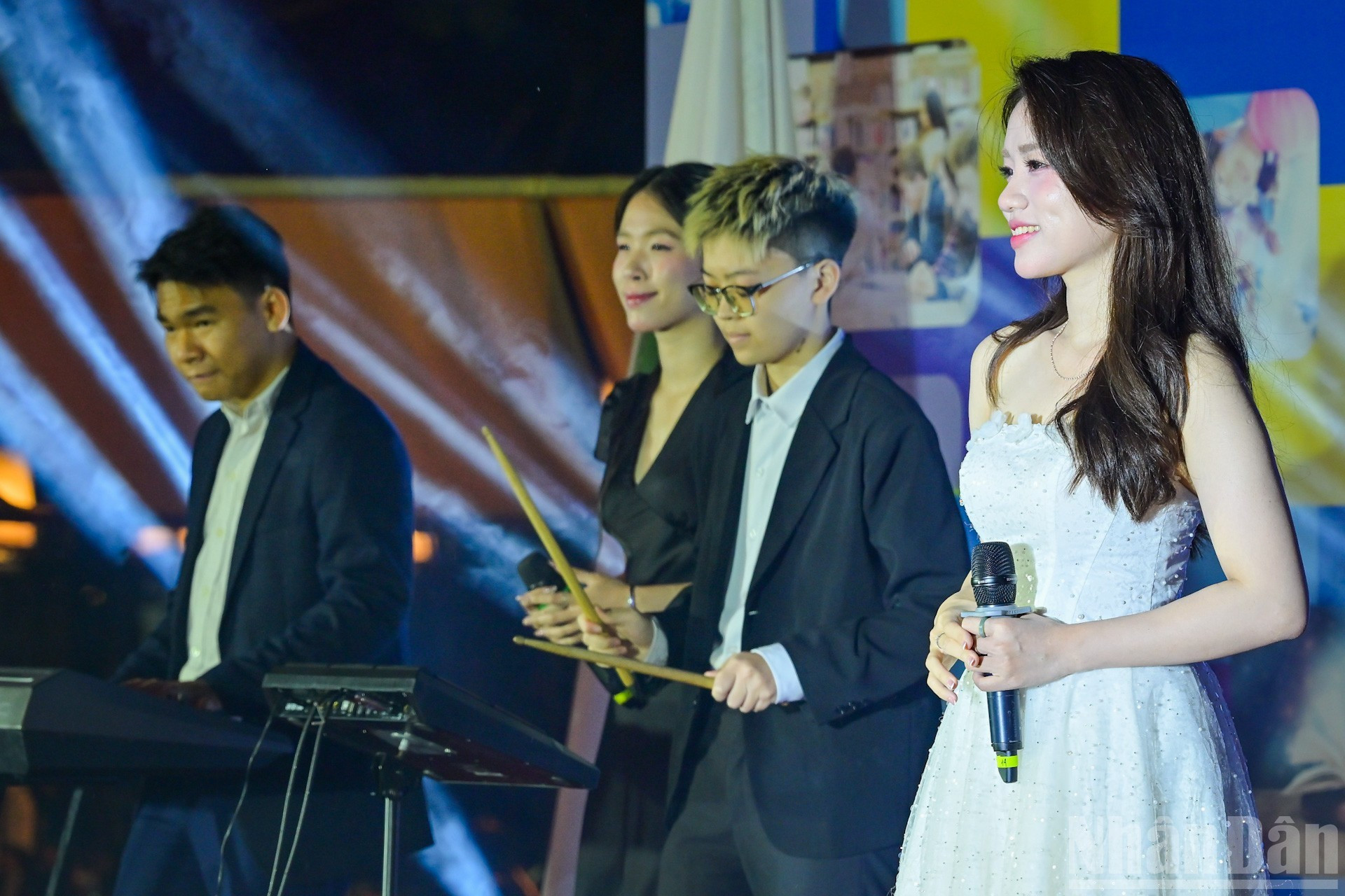 Actuaciones artísticas en el evento.