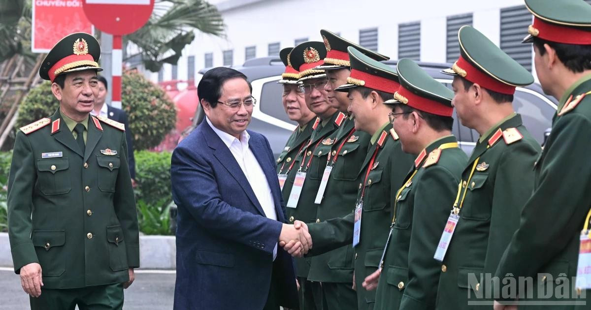 [Foto] Premier vietnamita preside reunión de trabajo sobre el desarrollo de la industria de defensa
