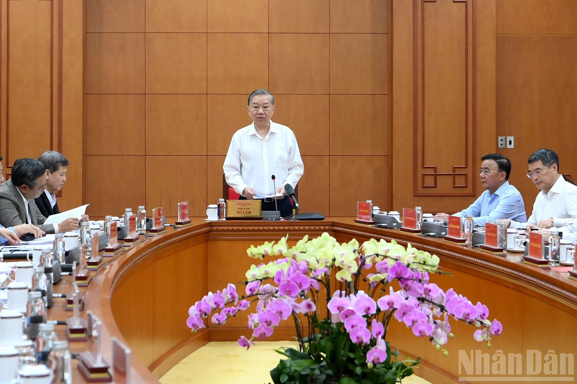 El dirigente partidista en la reunión.