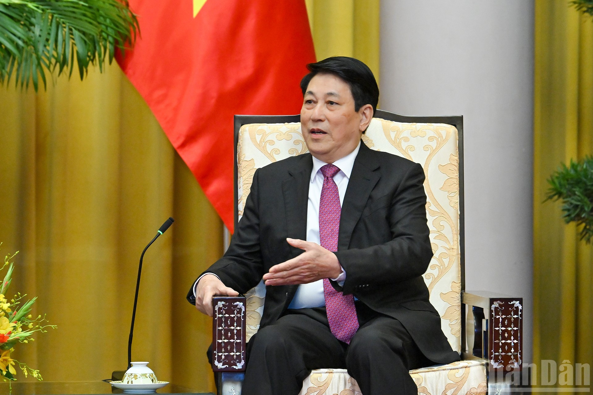 Luong Cuong habla en el encuentro.