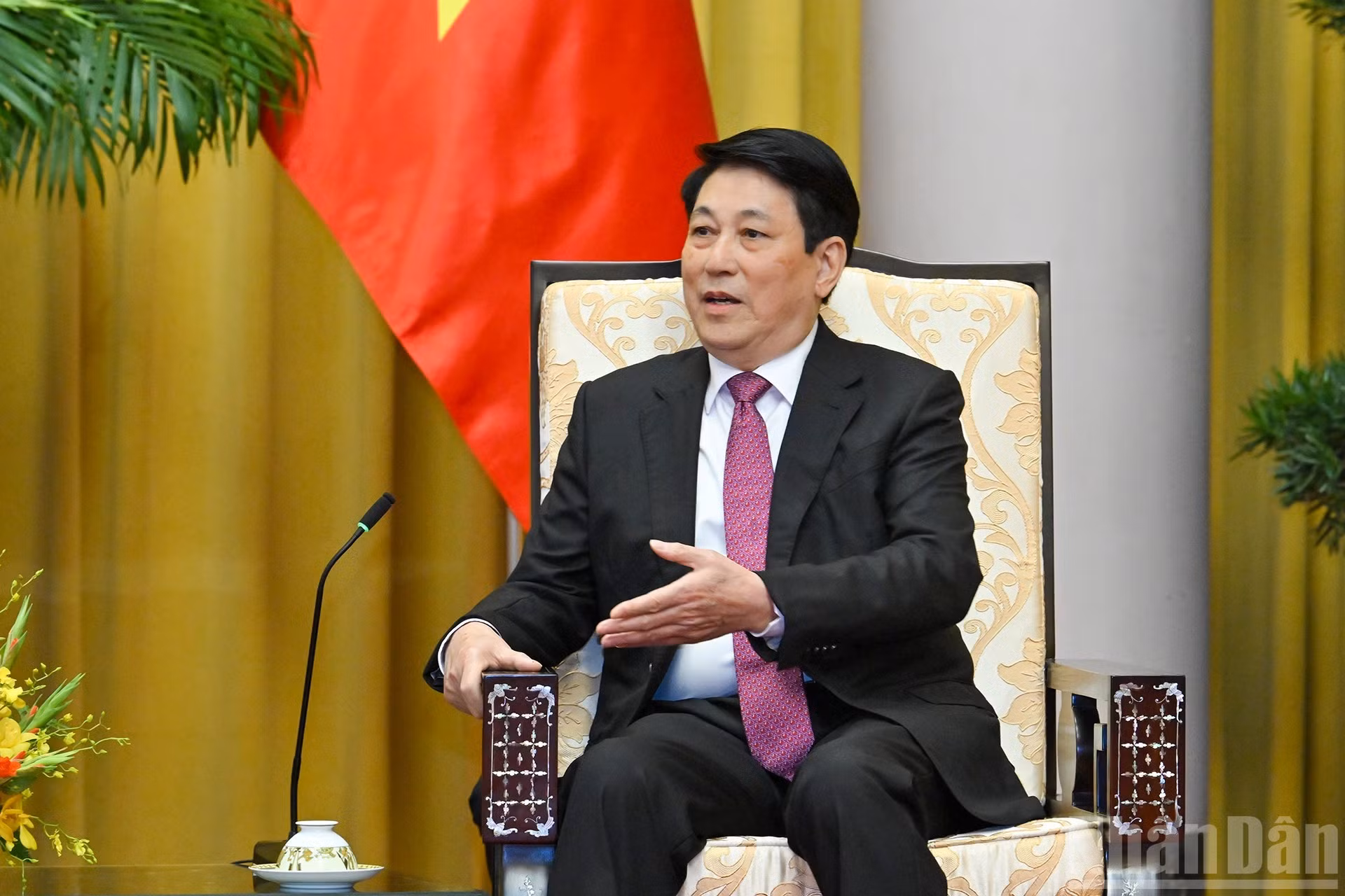 Luong Cuong habla en el encuentro.