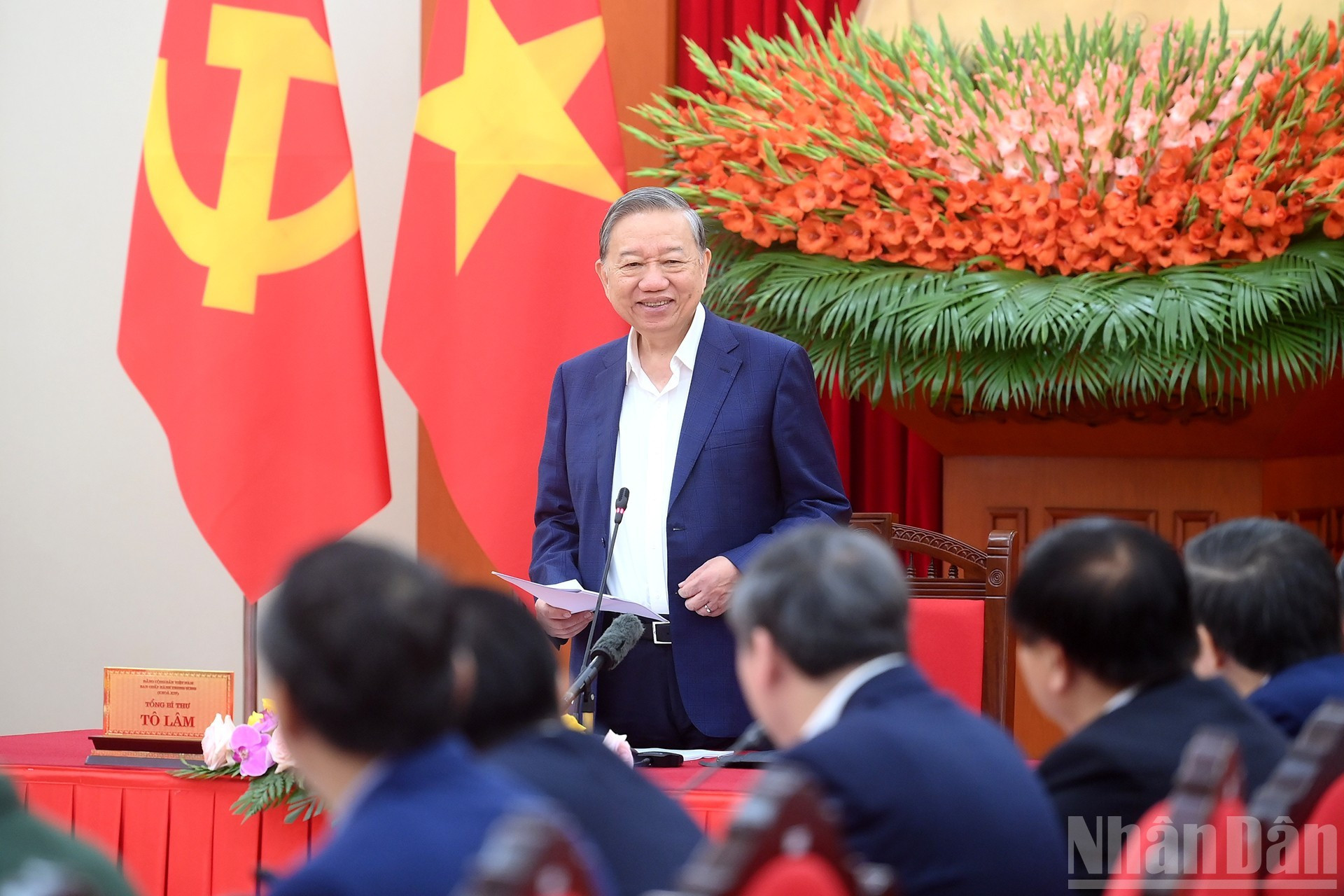 To Lam habla en la cita.