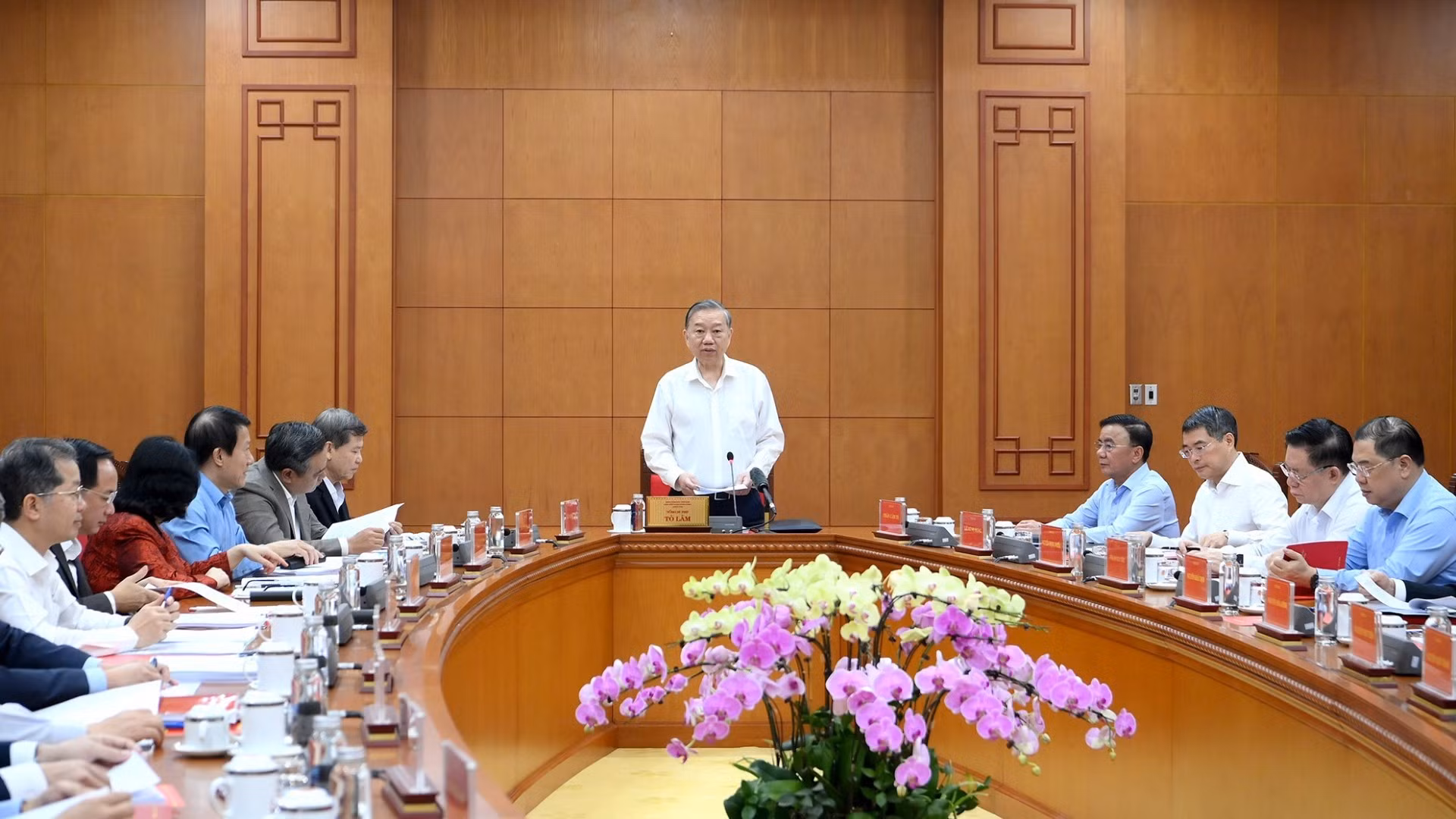 [Foto] Líder partidista de Vietnam preside reunión del Comité Directivo Central para la lucha contra la corrupción, el despilfarro y la negatividad