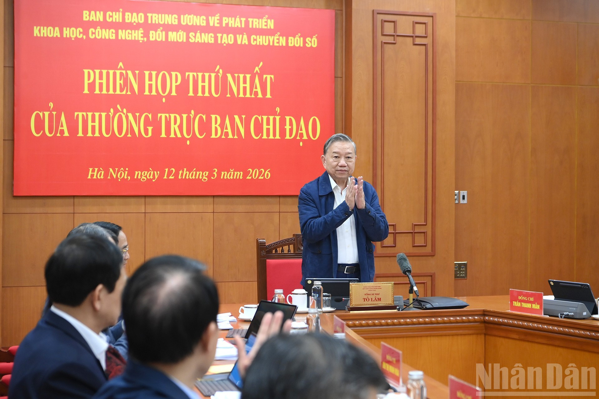 El secretario general del Partido Comunista de Vietnam, To Lam, habla en la reunión.