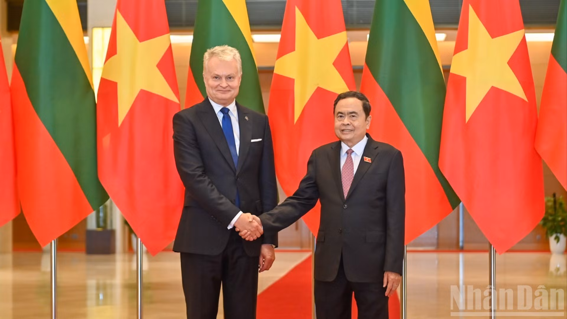 [Foto] Líder parlamentario de Vietnam se entrevista con presidente de Lituania