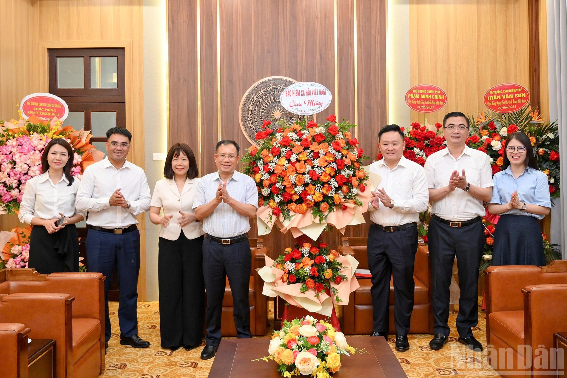 Le Hung Son, director del Seguro Social de Vietnam, reconocia los aportes prácticas del periódico en la difusión de las políticas de bienestar social, en beneficio del pueblo y por el desarrollo sostenible del país.