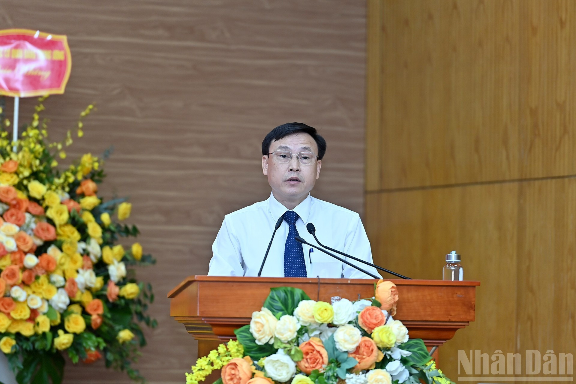 Un delegado expone su ponencia.