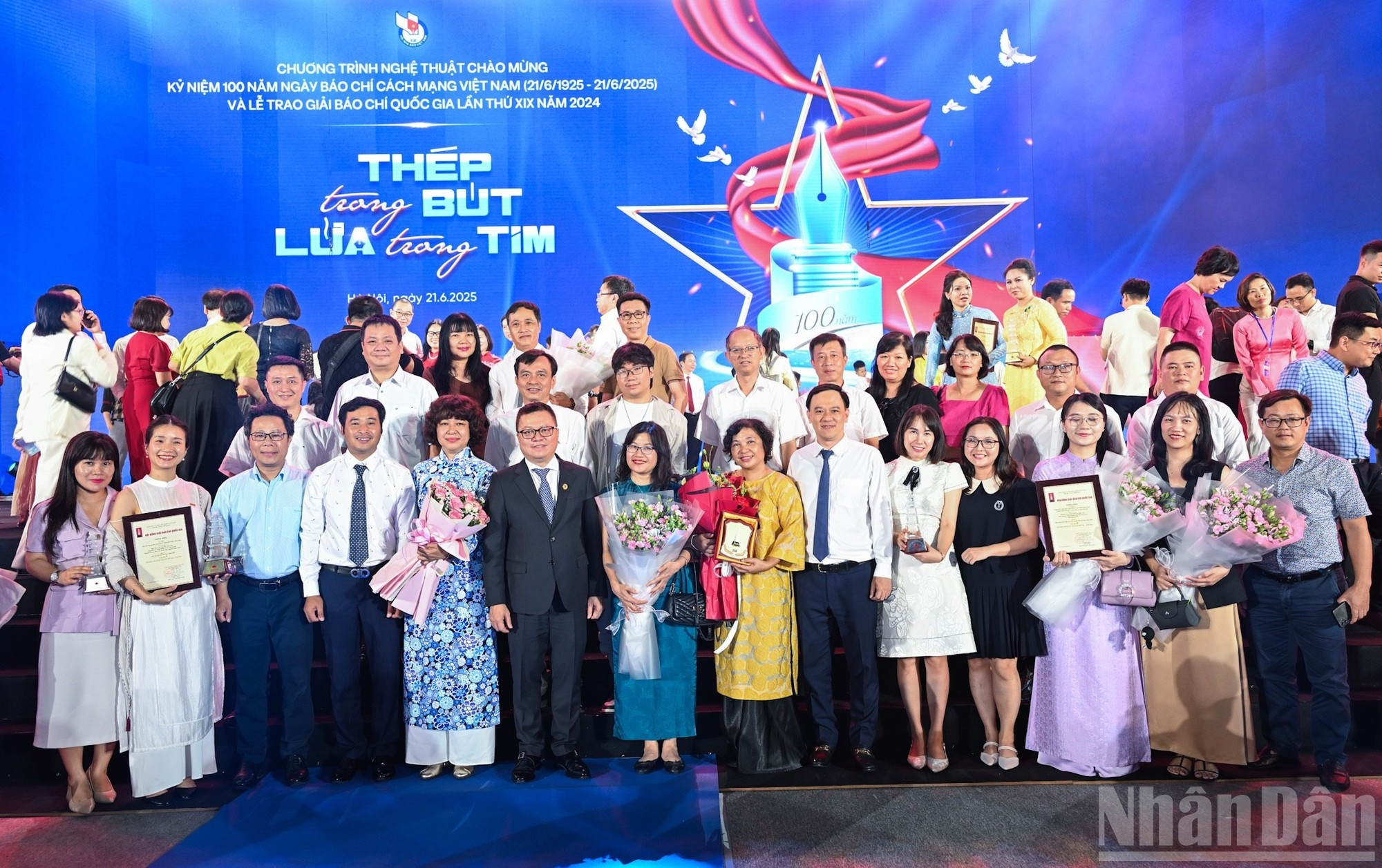 El periódico Nhan Dan gana un Premio A, tres B y tres C.