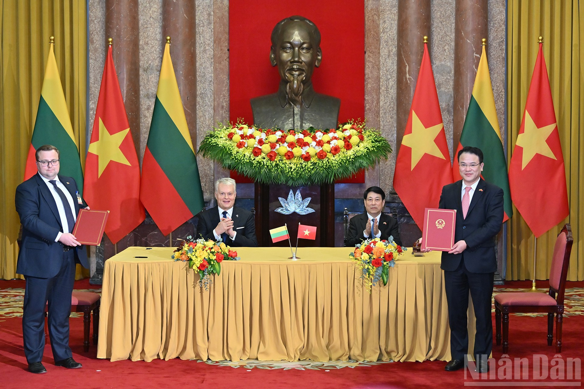 La suscripción de la Carta de Intención entre el Ministerio de Finanzas de Vietnam y el Ministerio de Finanzas de Lituania.