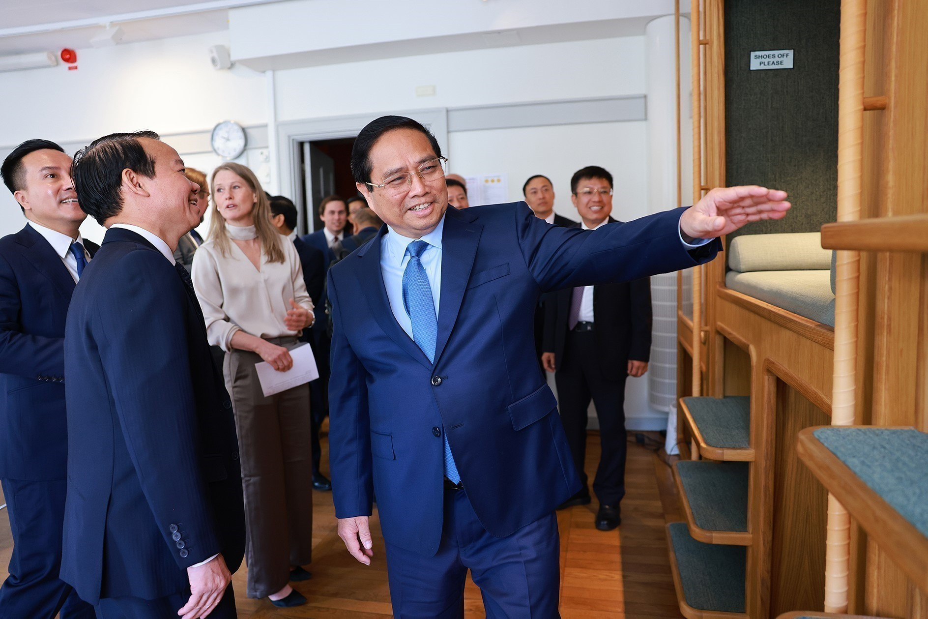 El premier visita la escuela.