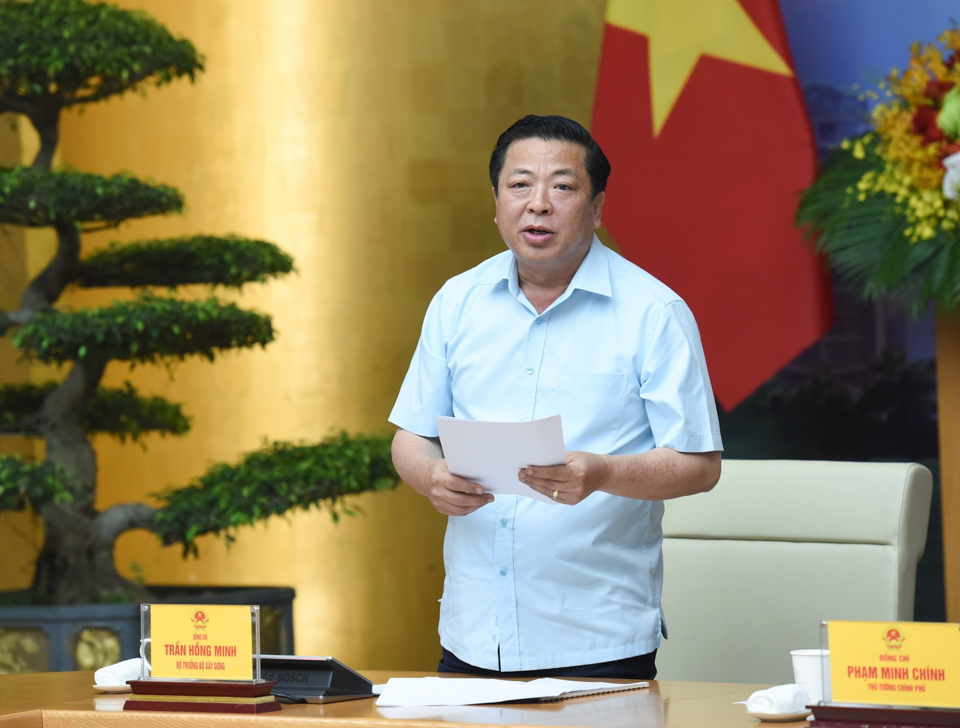 El ministro de Construcción, Tran Hong Minh, habla en la cita. El ministro de Construcción, Tran Hong Minh, habla en la cita.