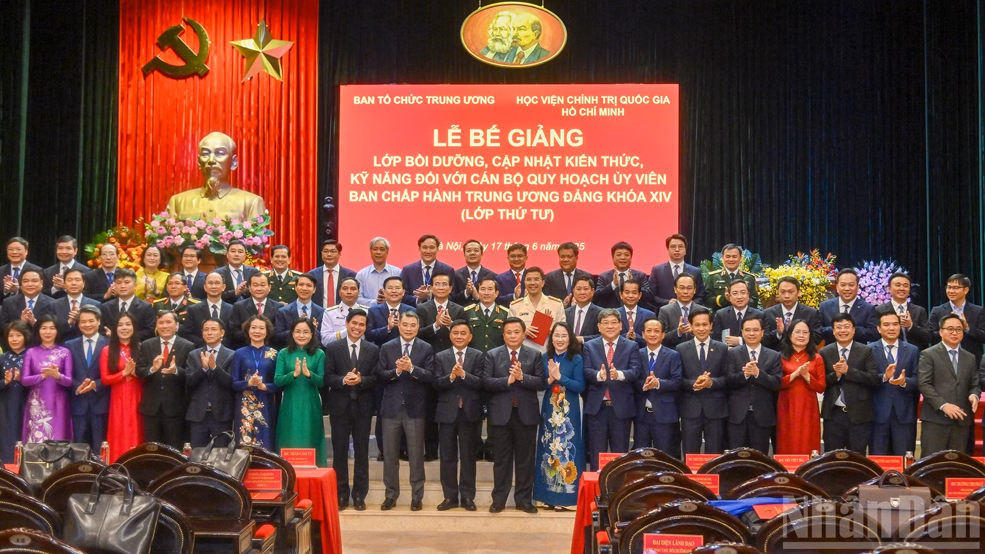 [Foto] Clausura del Curso de capacitación de cuadros en planificación para Comité Central del PCV del XIV mandato
