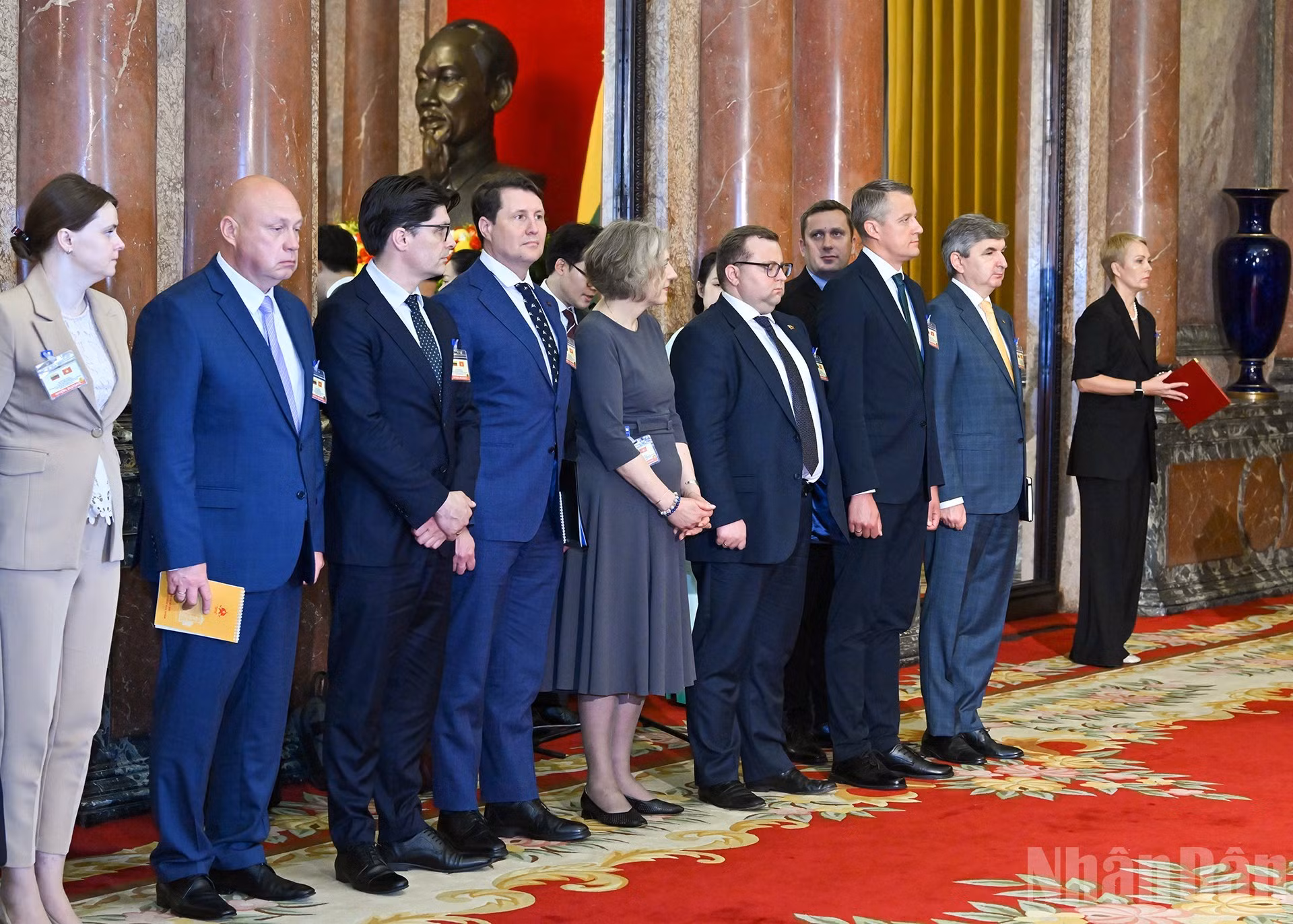 La delegación de Lituania en la ceremonia.\