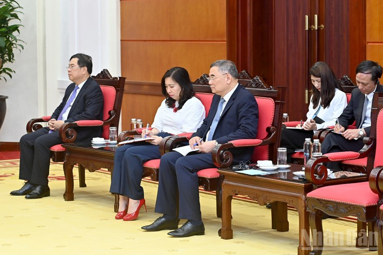 Asistentes vietnamitas al encuentro.