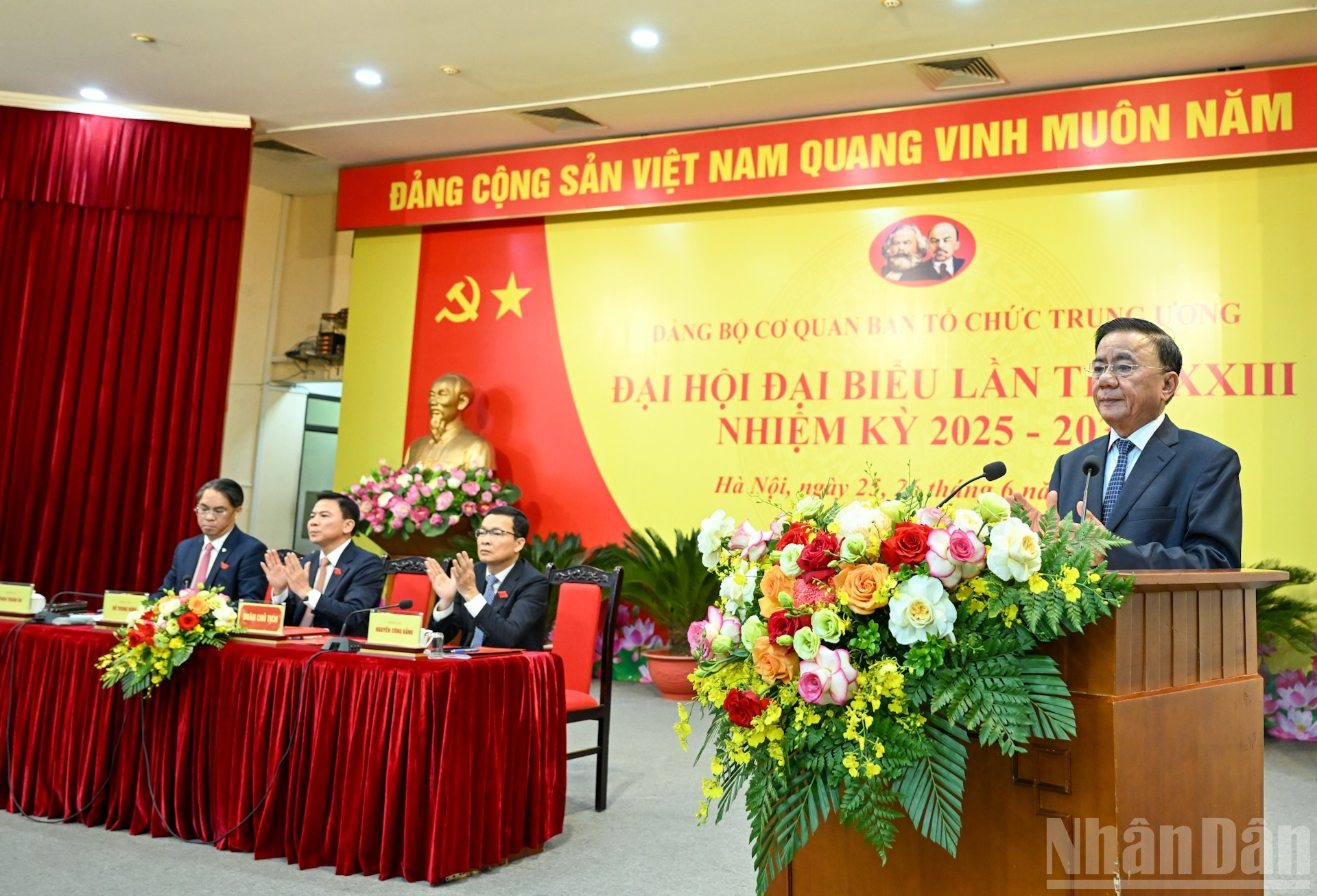 El miembro del Buró Político, permanente del Secretariado del PCV y secretario de los organismos partidistas del Comité Central del PCV, Tran Cam Tu, habla en la cita.