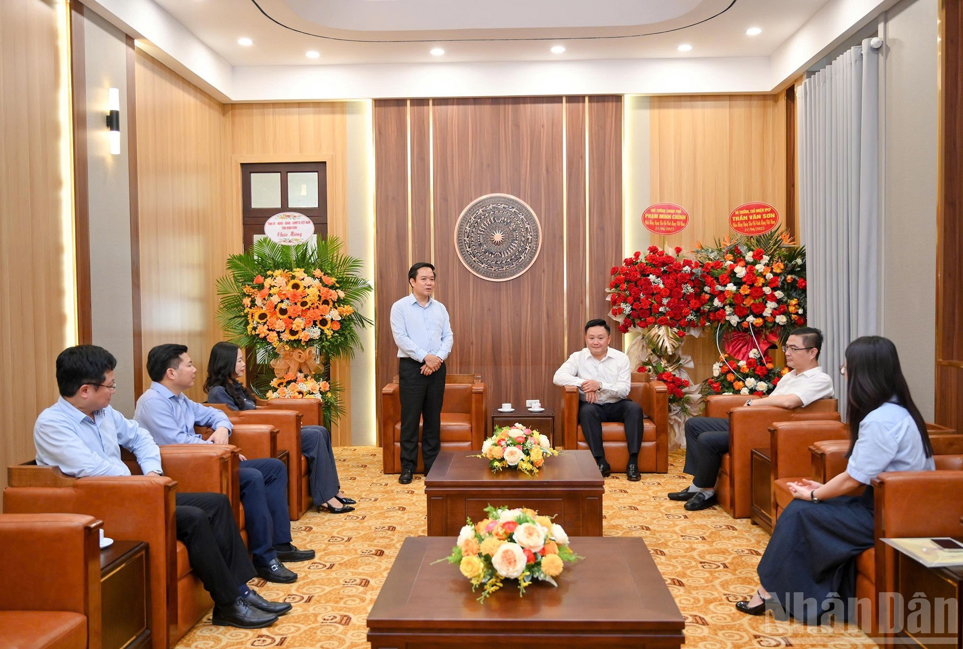 Quang Ngoc aprecia contribuciones responsables y efectivas de Nhan Dan en la labor de comunicación, acompañando el desarrollo de la provincia.