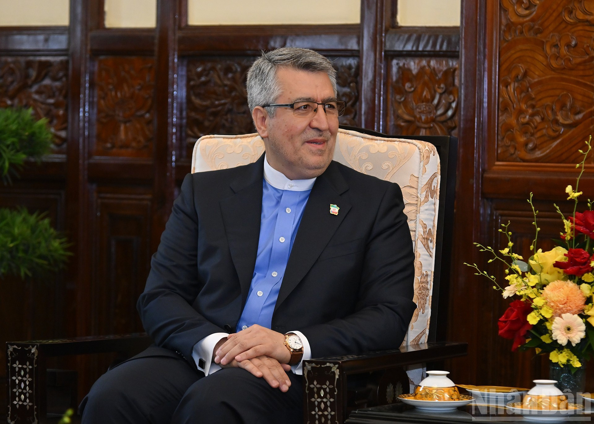 El diplomático iraní toma la palabra.