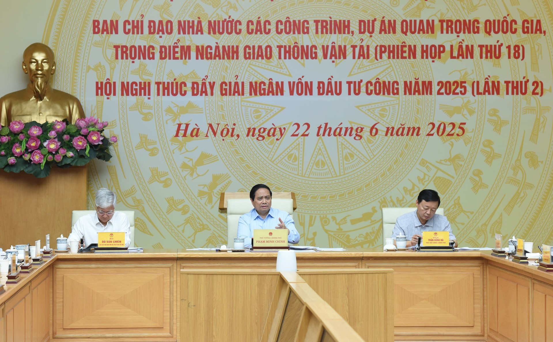 [Foto] Premier vietnamita preside conferencia nacional para impulsar programas clave