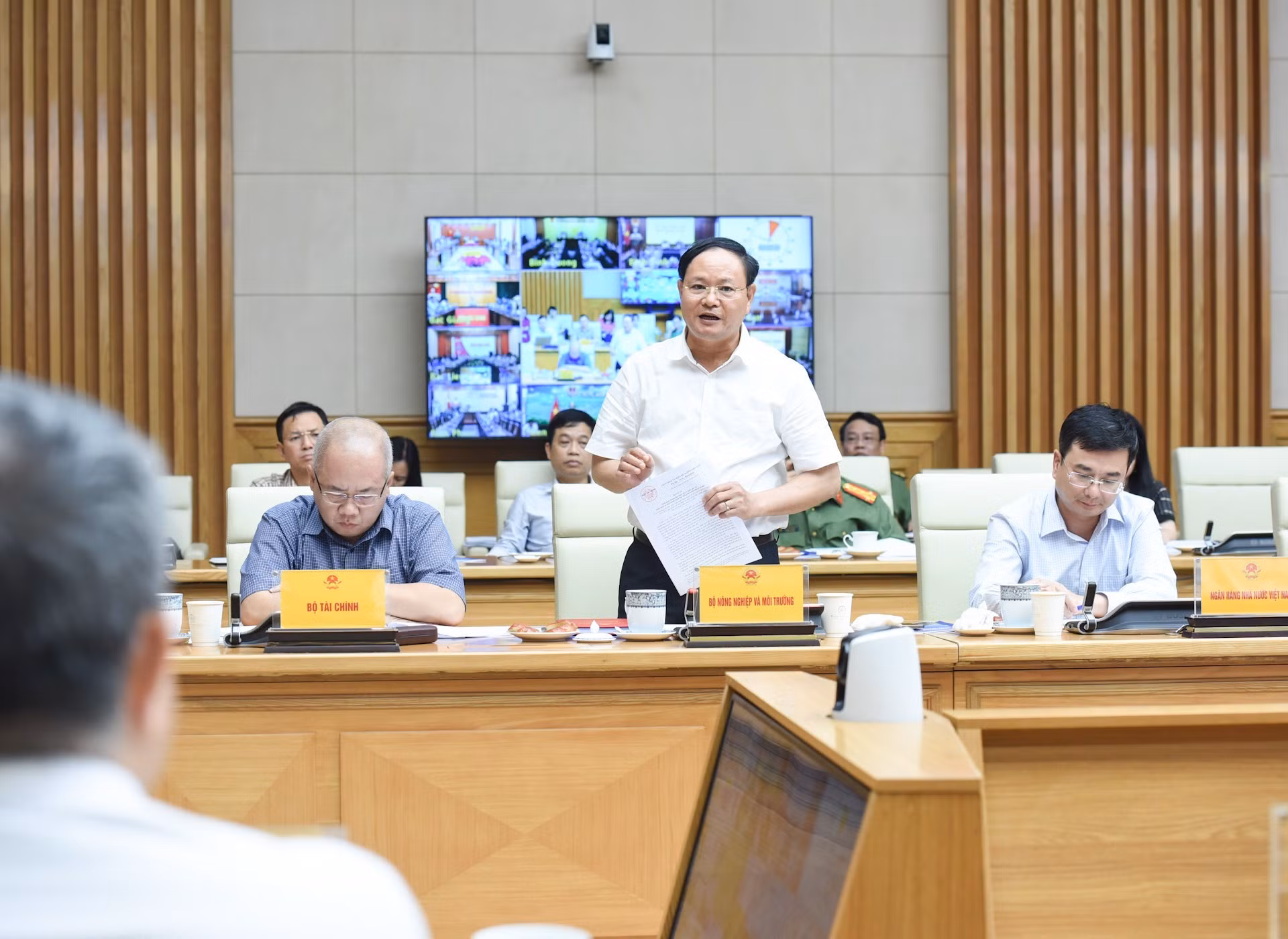 El viceministro de Agricultura y Medio Ambiente Le Minh Ngan interviene en la reunión.