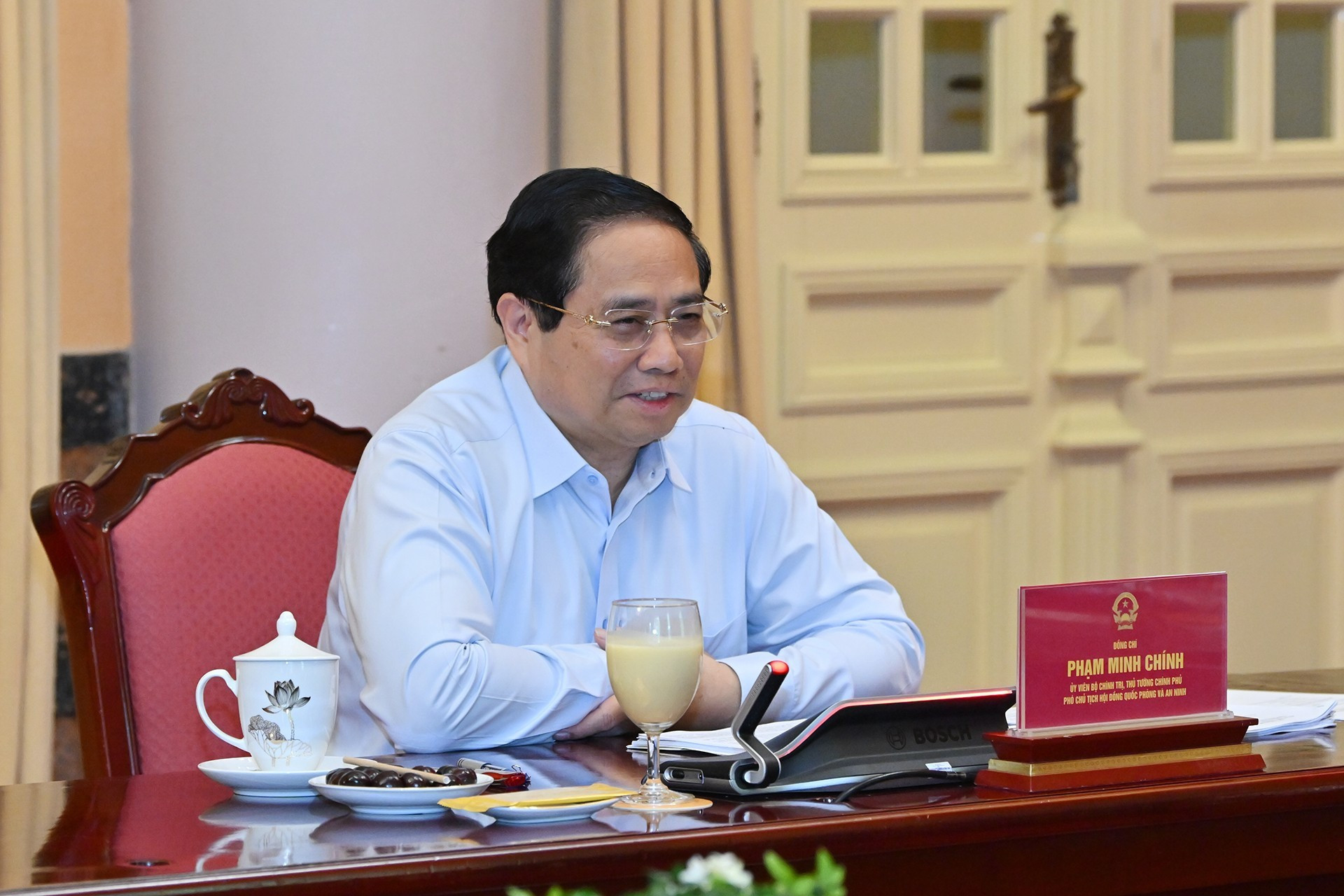 El premier Pham Minh Chinh interviene en el evento.