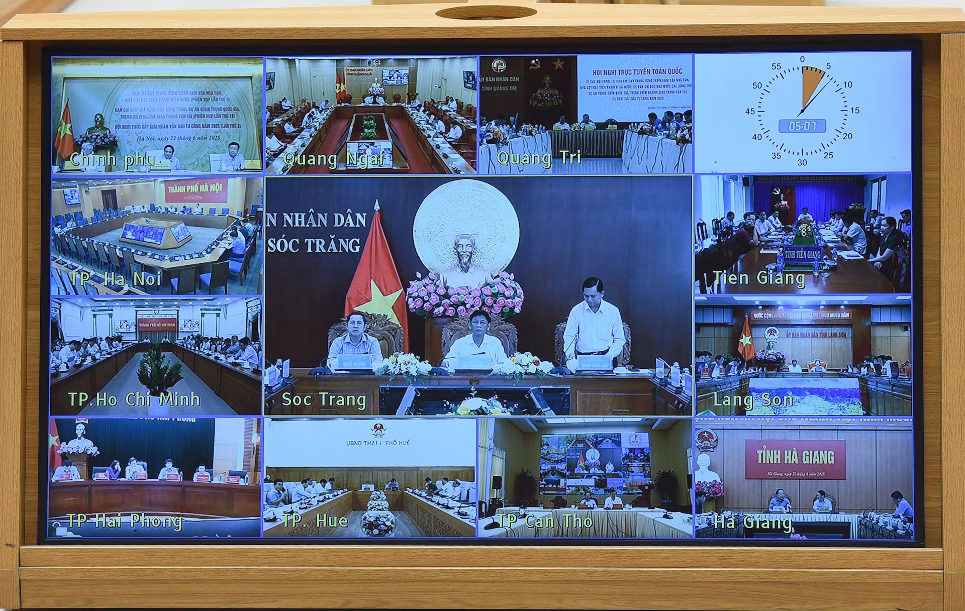 La reunión se lleva a cabo de manera presencial en la sede del Gobierno y es transmitida en línea para las provincias y ciudades del país.