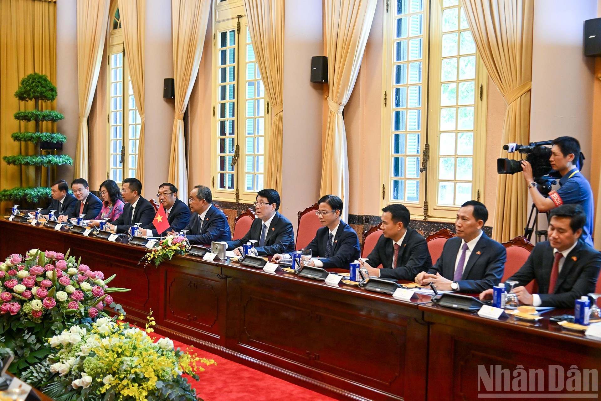 Asistentes vietnamitas al acto.