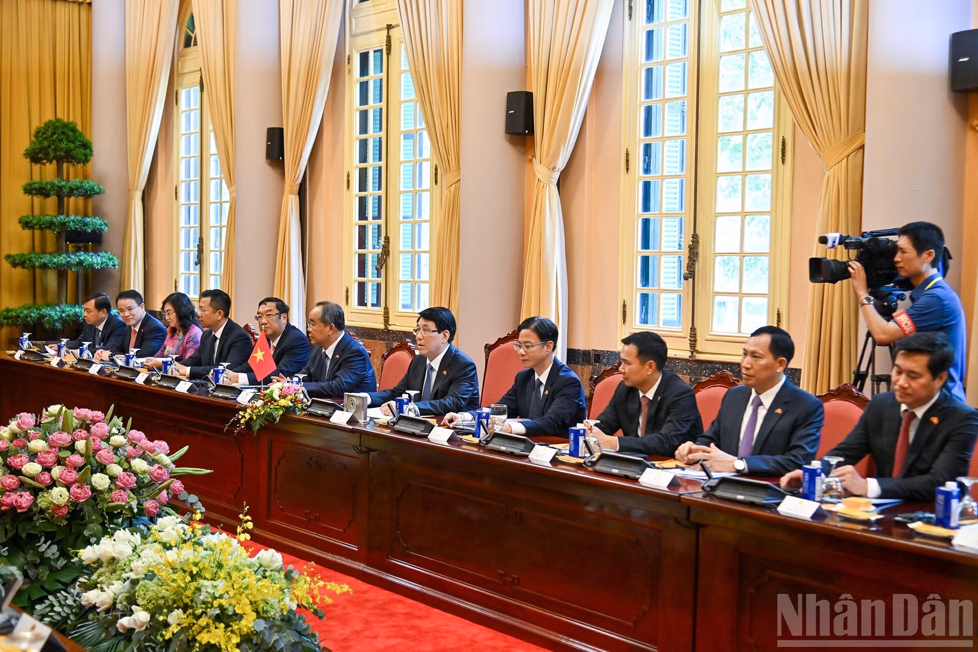 Asistentes vietnamitas al acto.