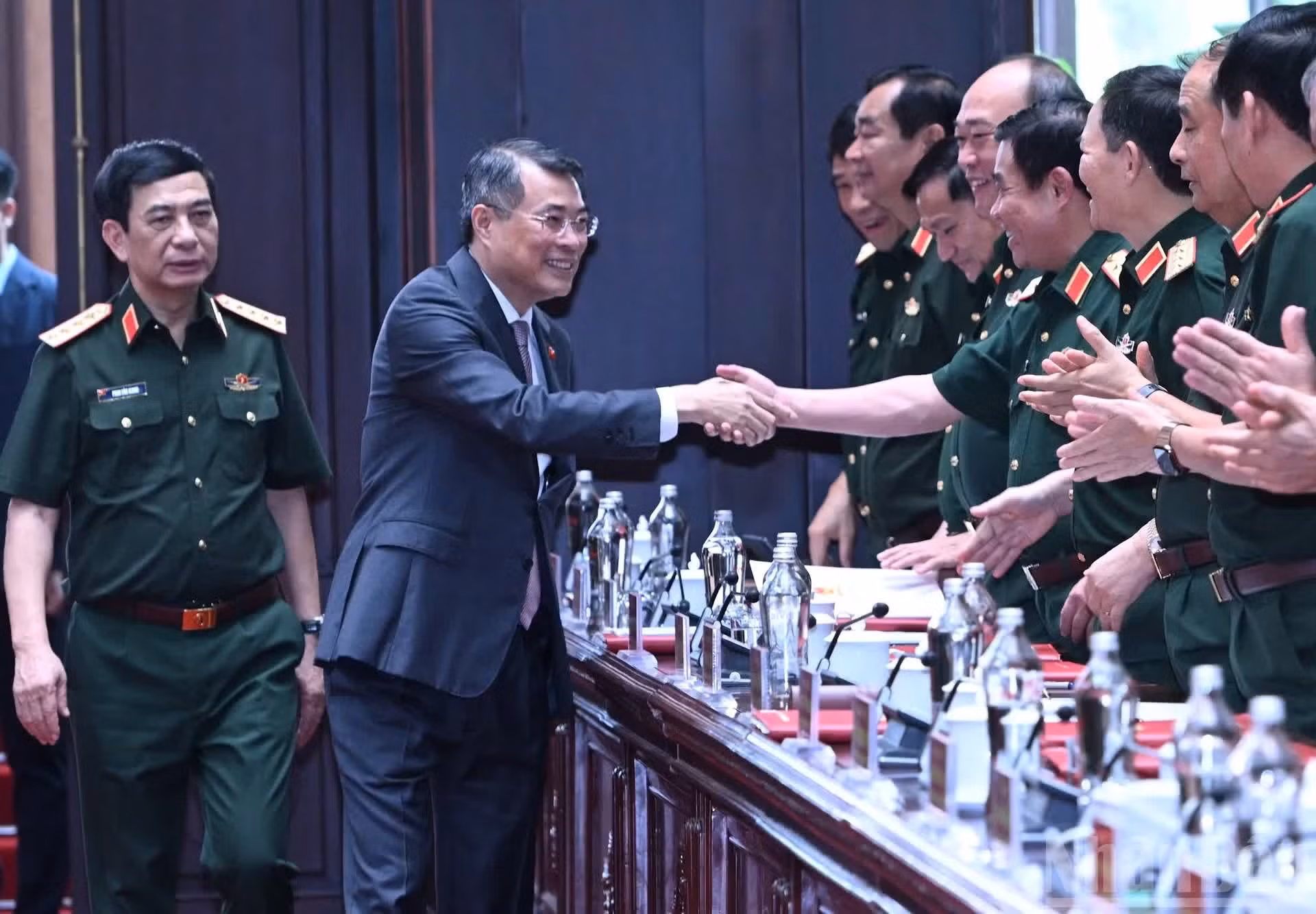 Minh Hung con los delegados.