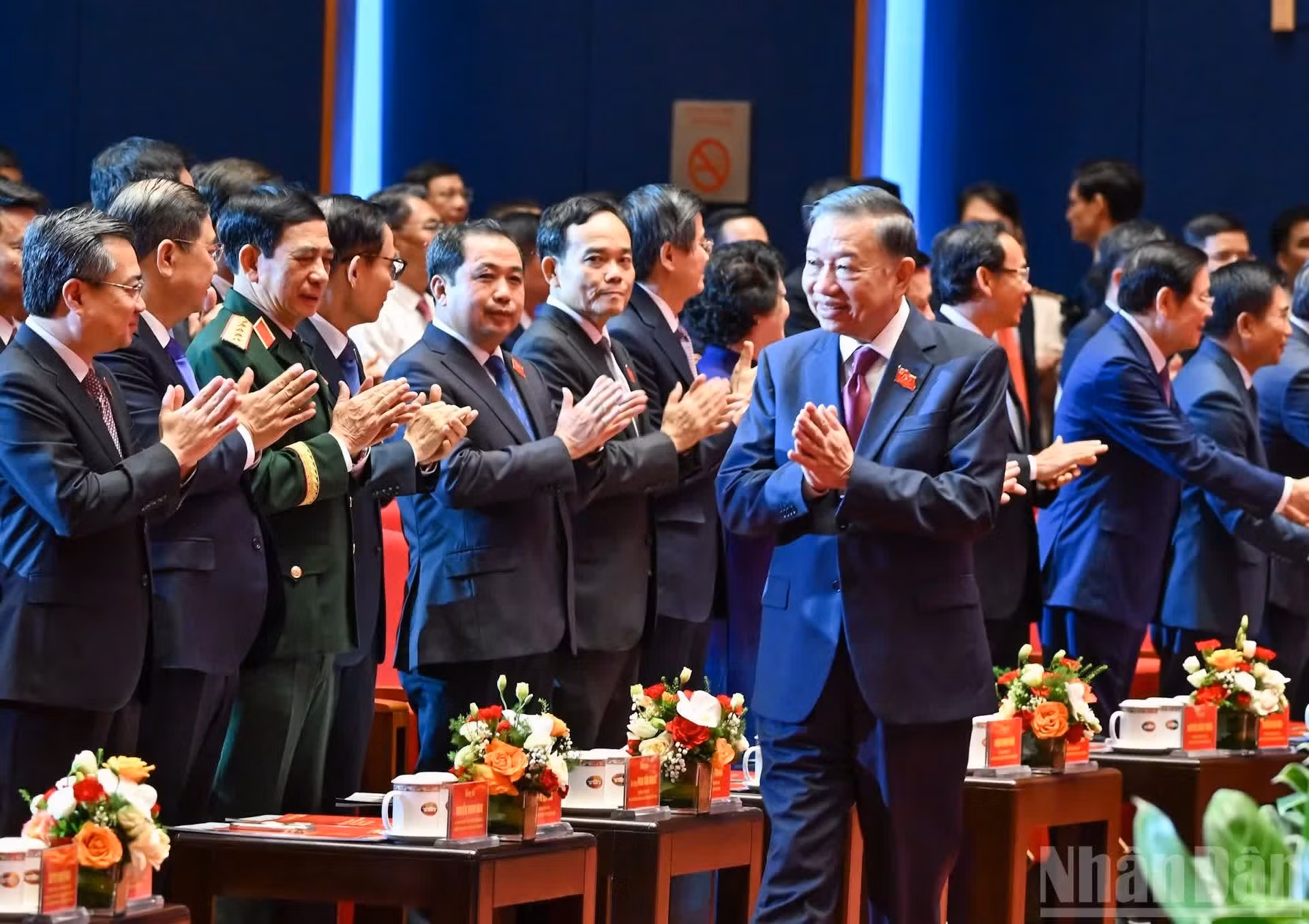 [Foto] Máximo dirigente participa en la ceremonia por el 80º aniversario de la Fuerza de Seguridad Popular