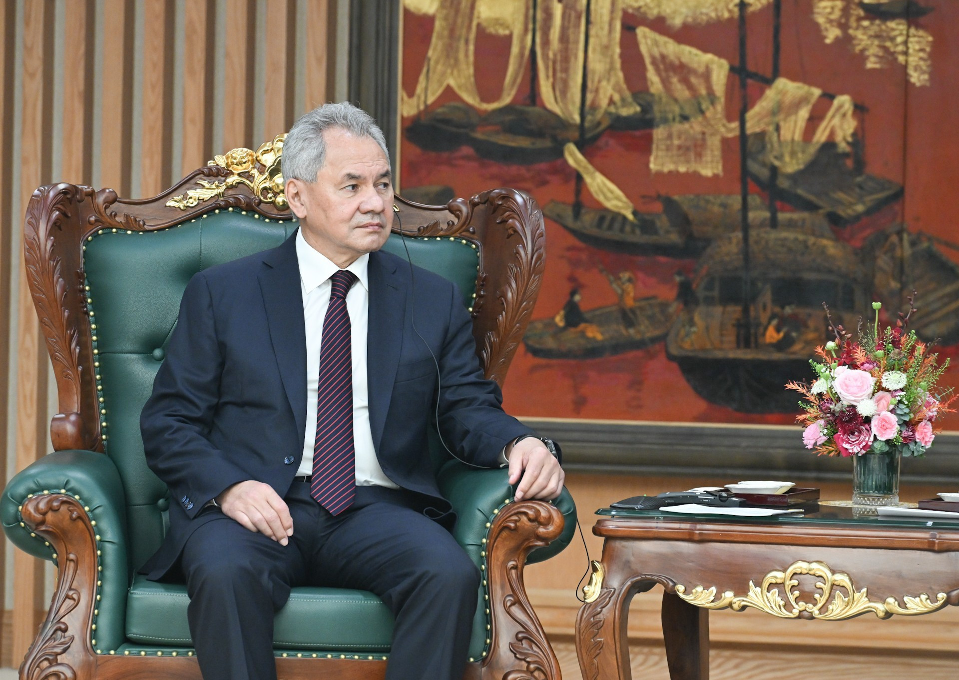 Sergei Shoigu interviene en el evento.