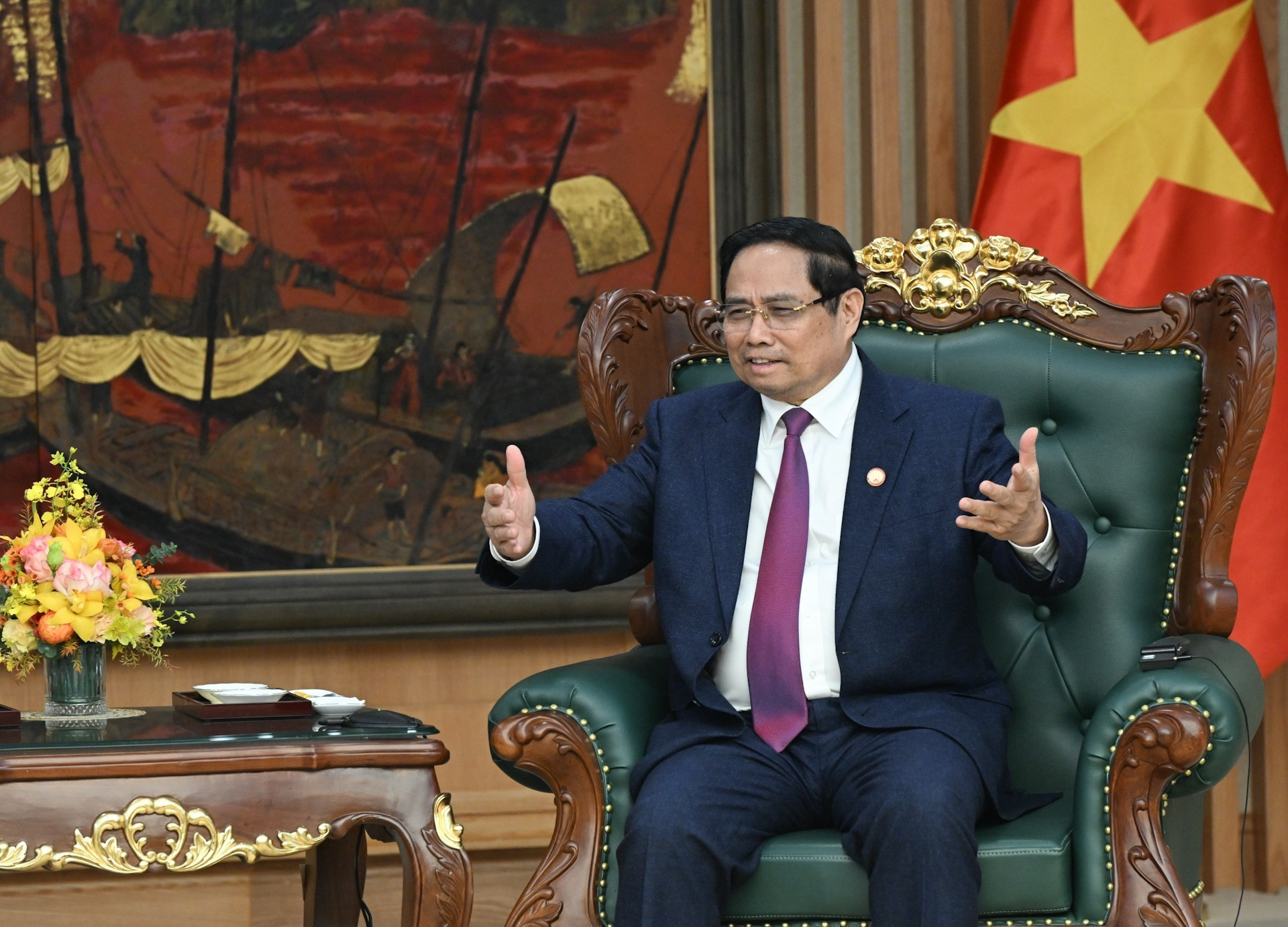 Minh Chinh habla en la cita.