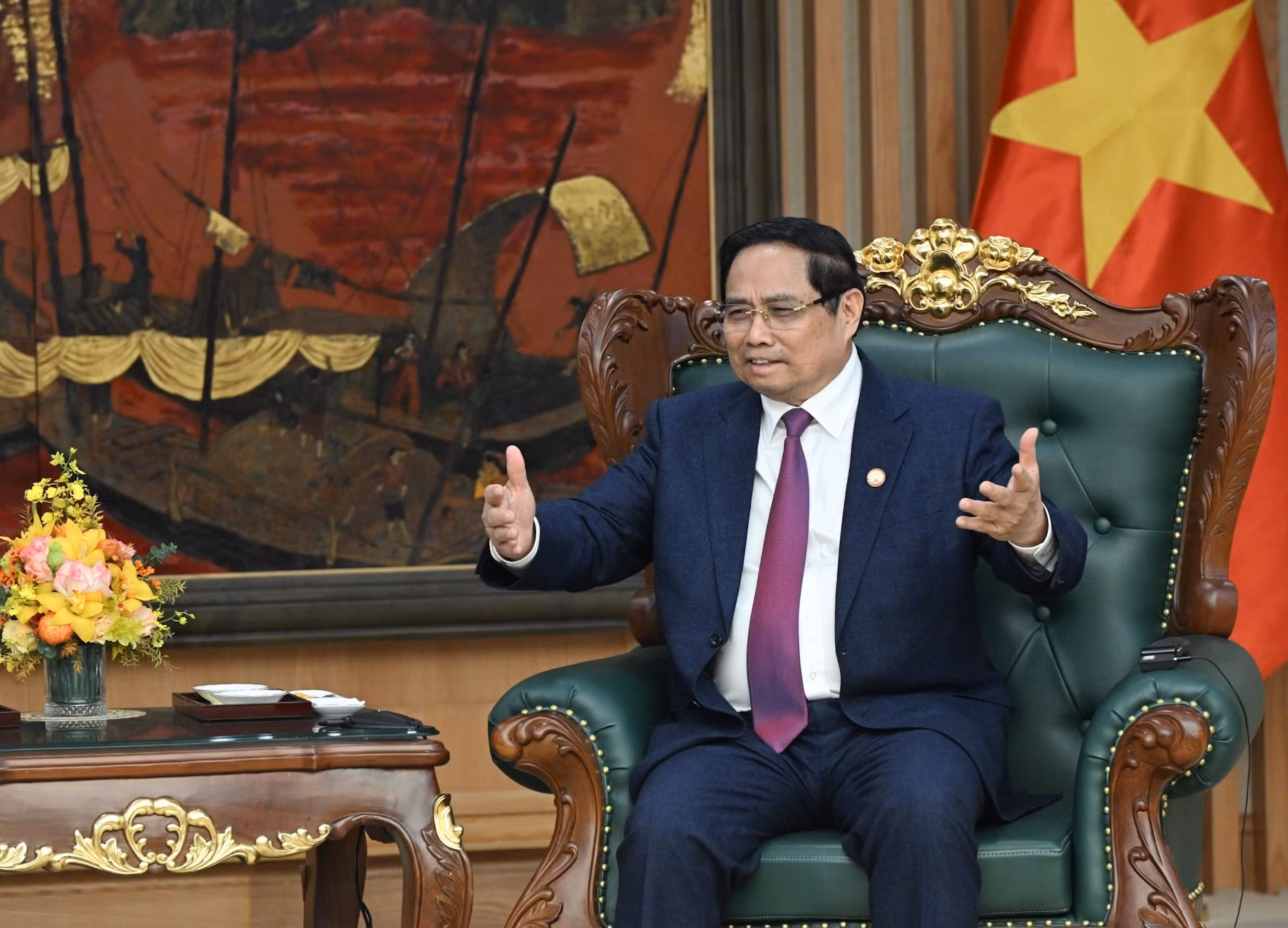 Minh Chinh habla en la cita.