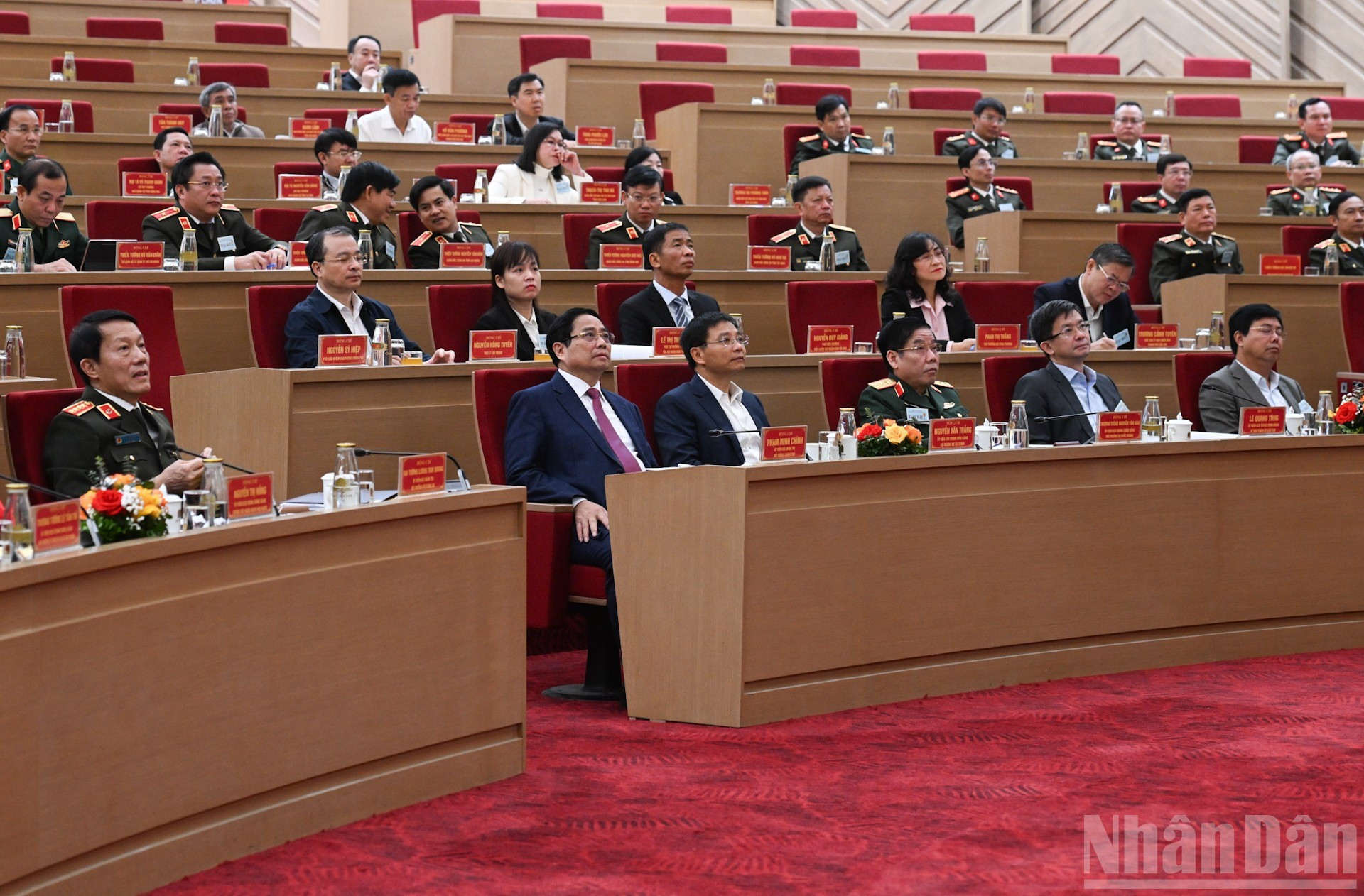 El jefe del Gobierno asiste al acto.