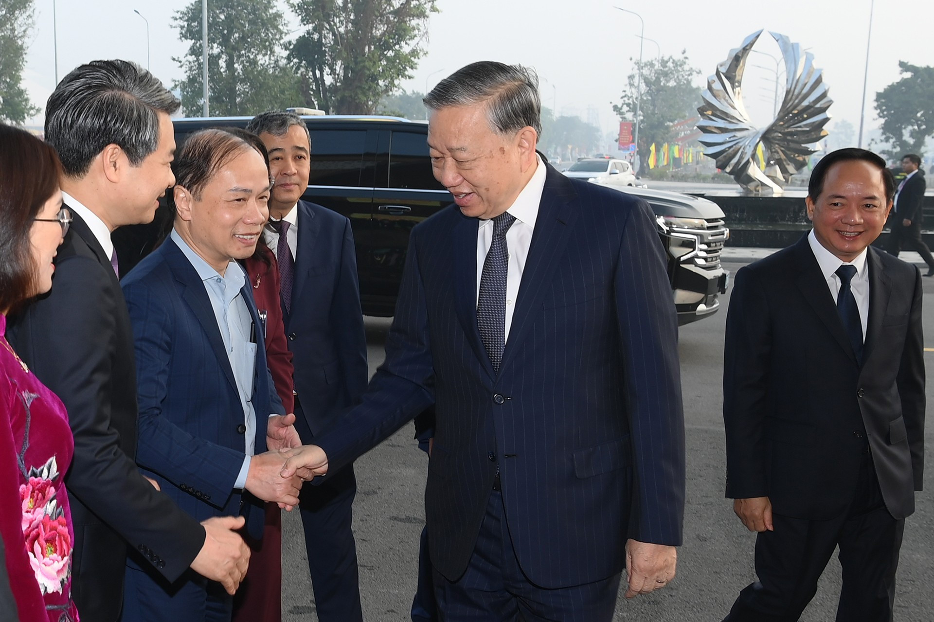 El secretario general del Partido Comunista de Vietnam, To Lam, llega a la cita.