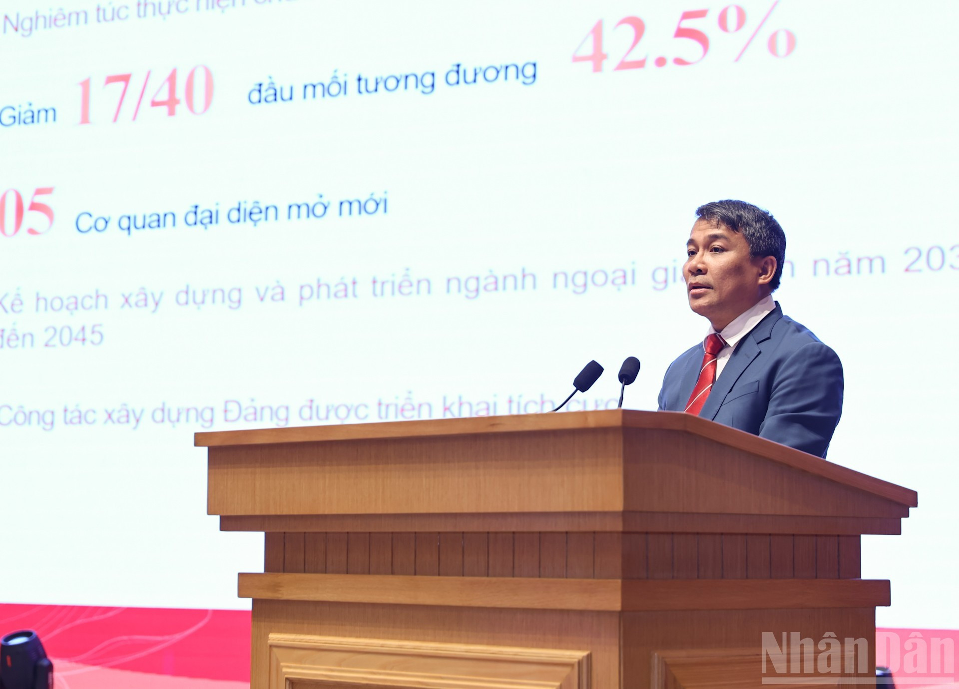 El viceministro permanente de Relaciones Exteriores, Nguyen Minh Vu, habla en el evento.