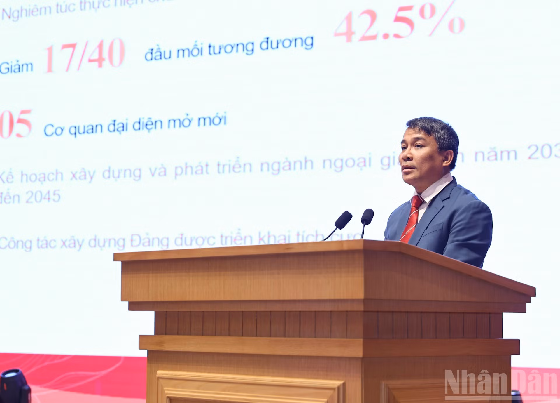 El viceministro permanente de Relaciones Exteriores, Nguyen Minh Vu, habla en el evento.