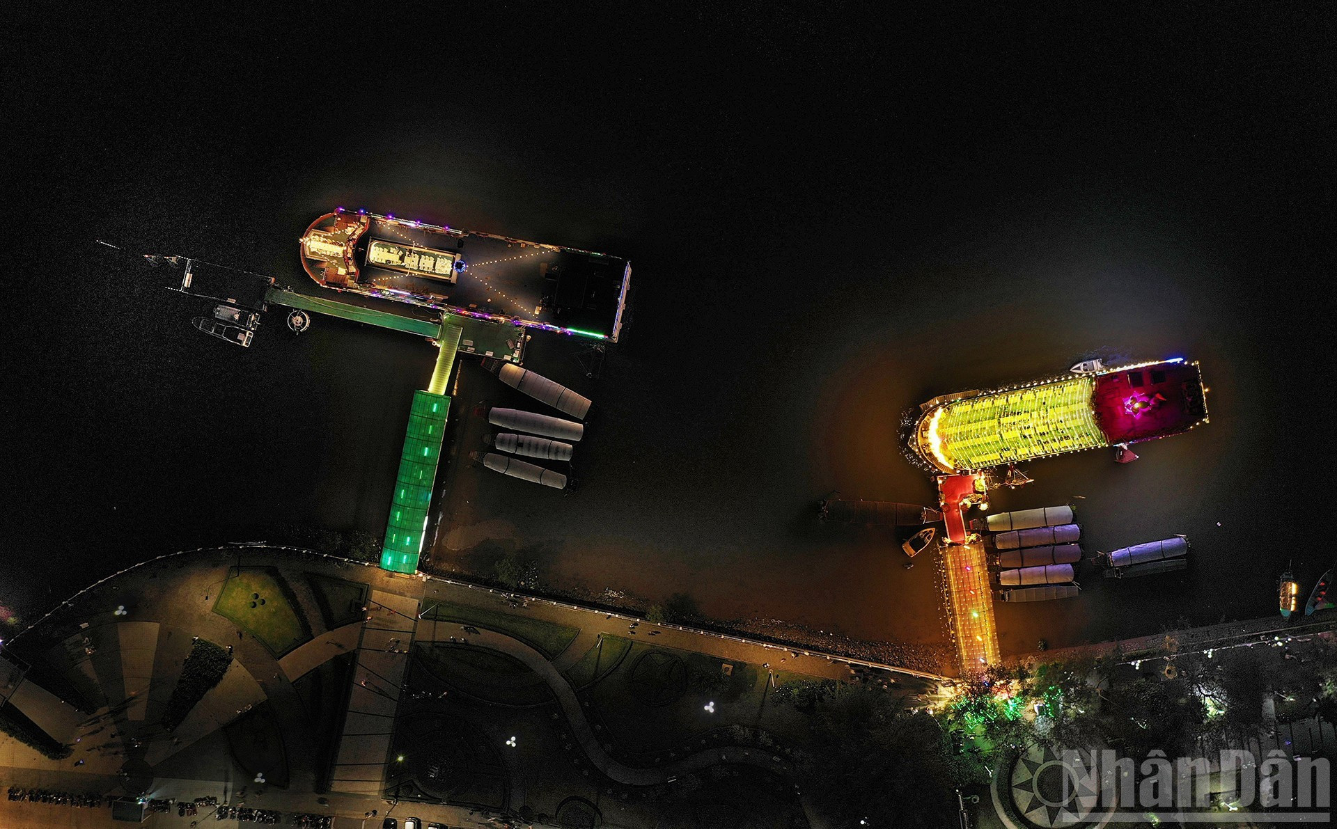 El muelle de Ninh Kieu es como una pintura maravillosa.