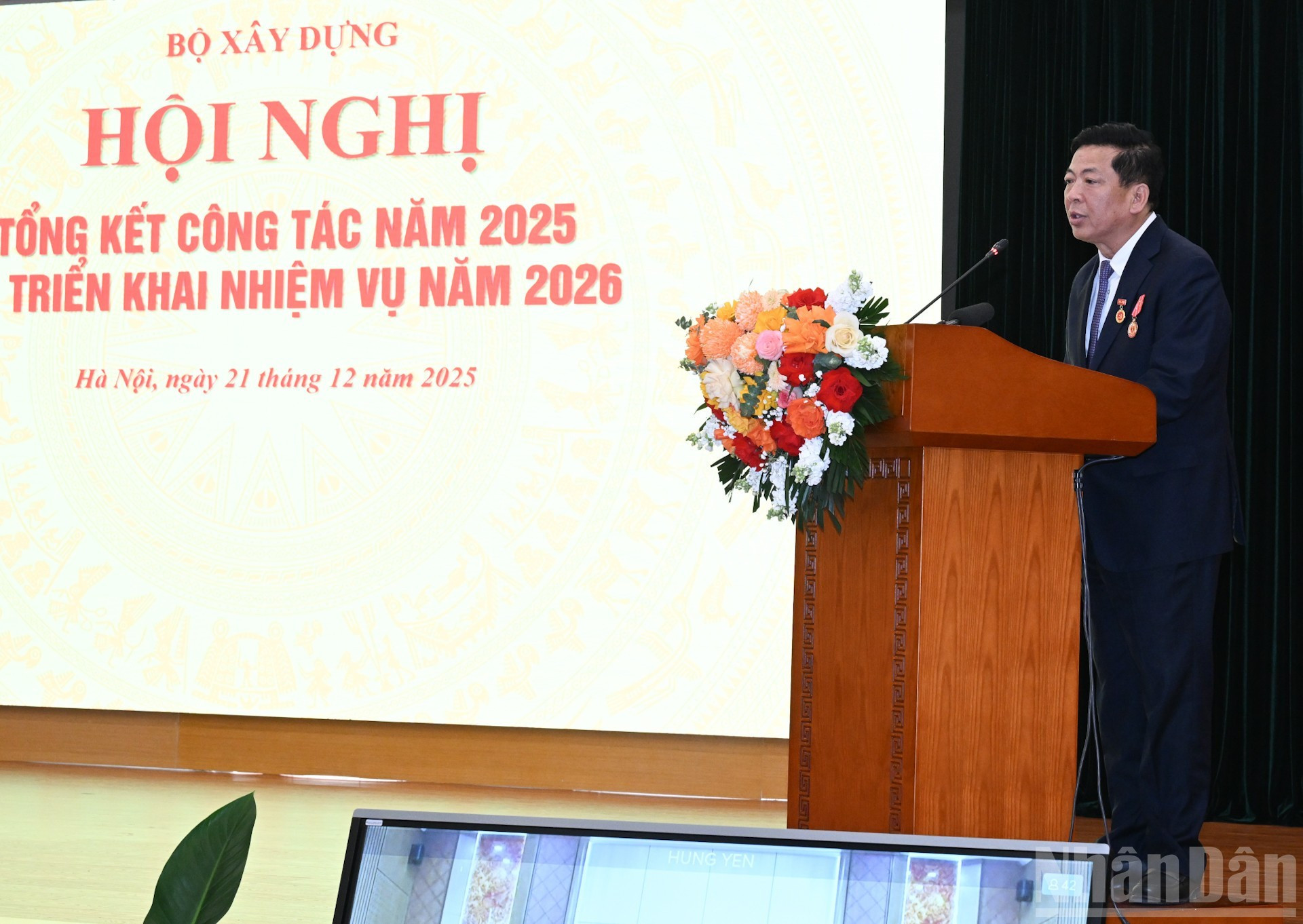 El ministro de Construcción, Tran Hong Minh, habla en la conferencia.