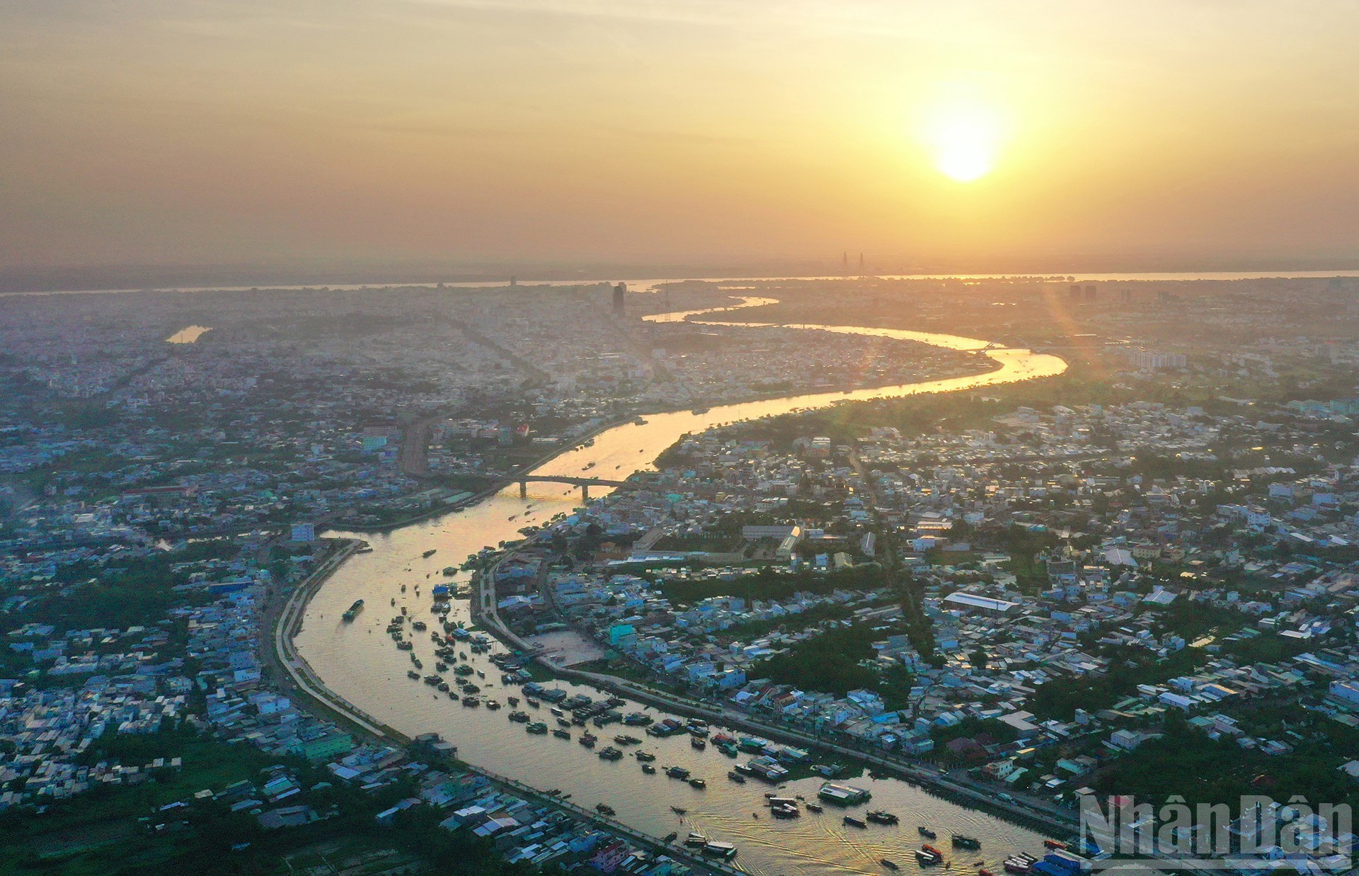 Amanecer sobre el río Cai Rang.